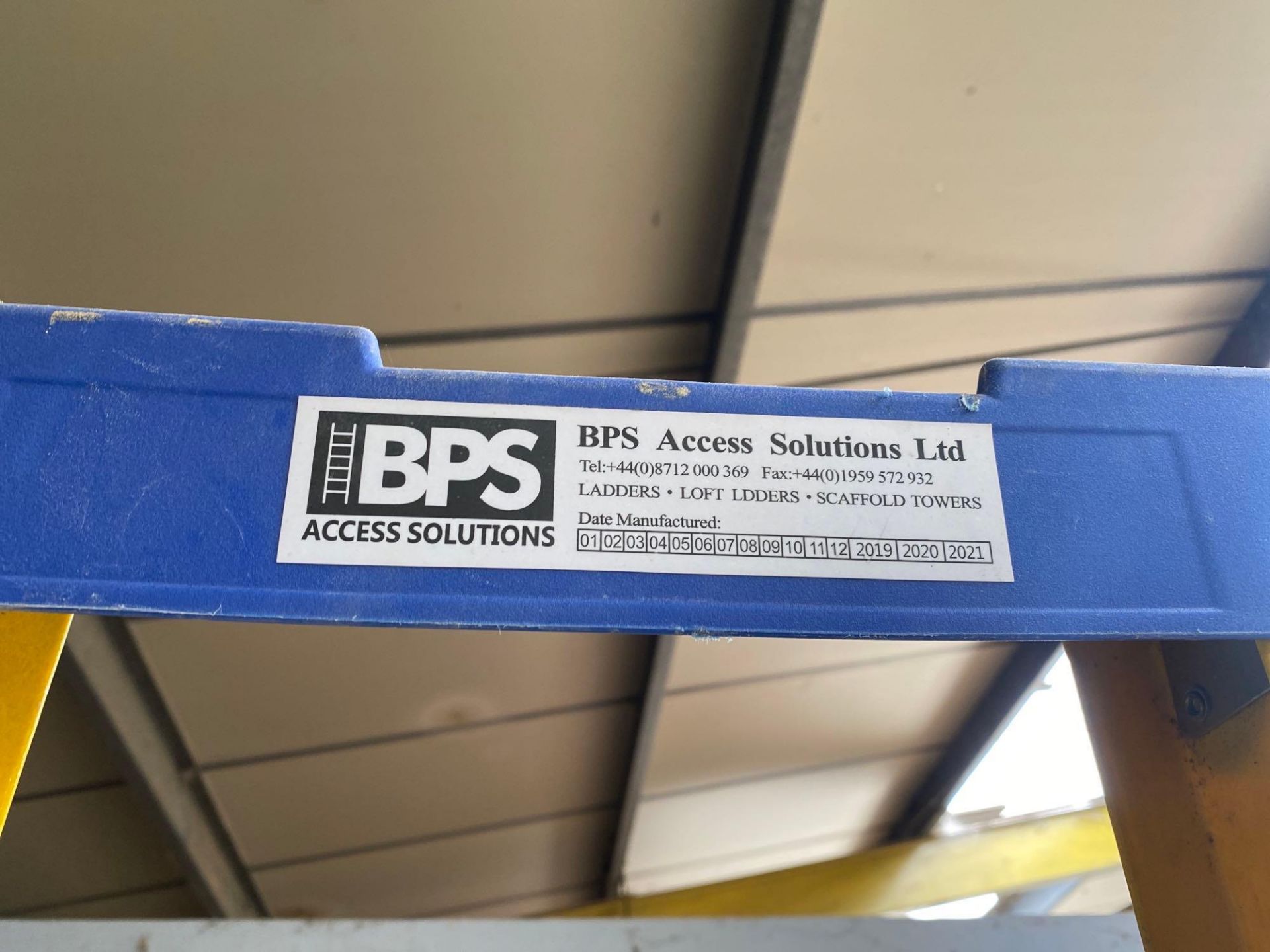 BPS access solutions Ltd seven rung fibreglass A-frame step ladder - Image 2 of 4