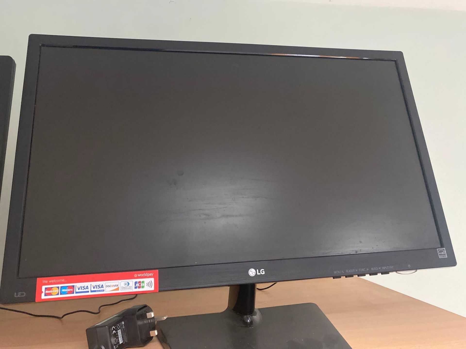 2 Acer, 2 LG and 1 AOC LCD monitors - Image 2 of 5