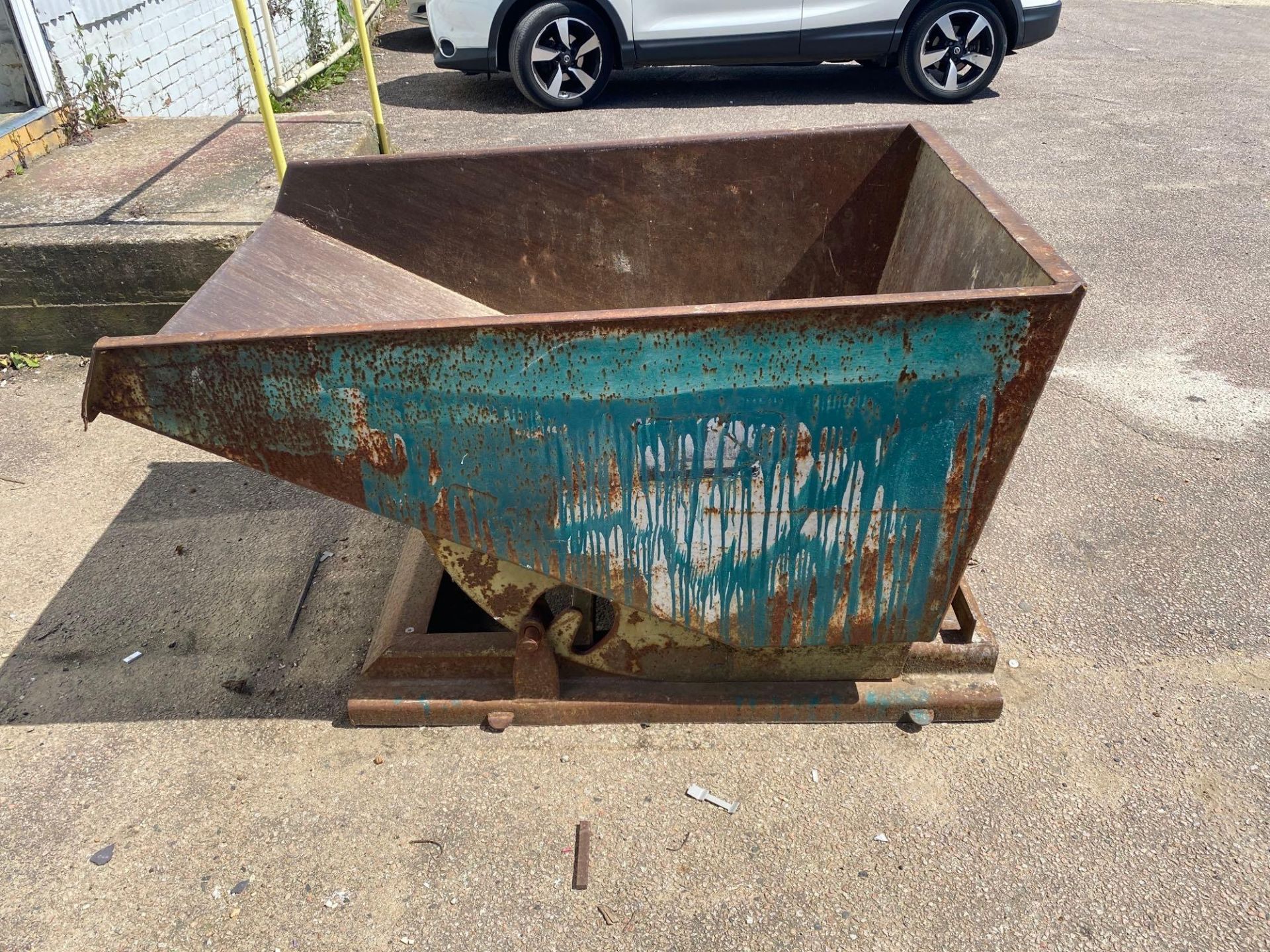 Fork Lift tipping skip - Image 2 of 2