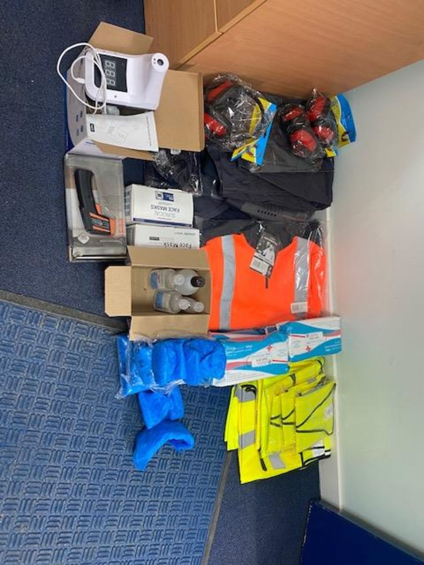 A quantity of various safety wear and health and safety stock - Image 5 of 5