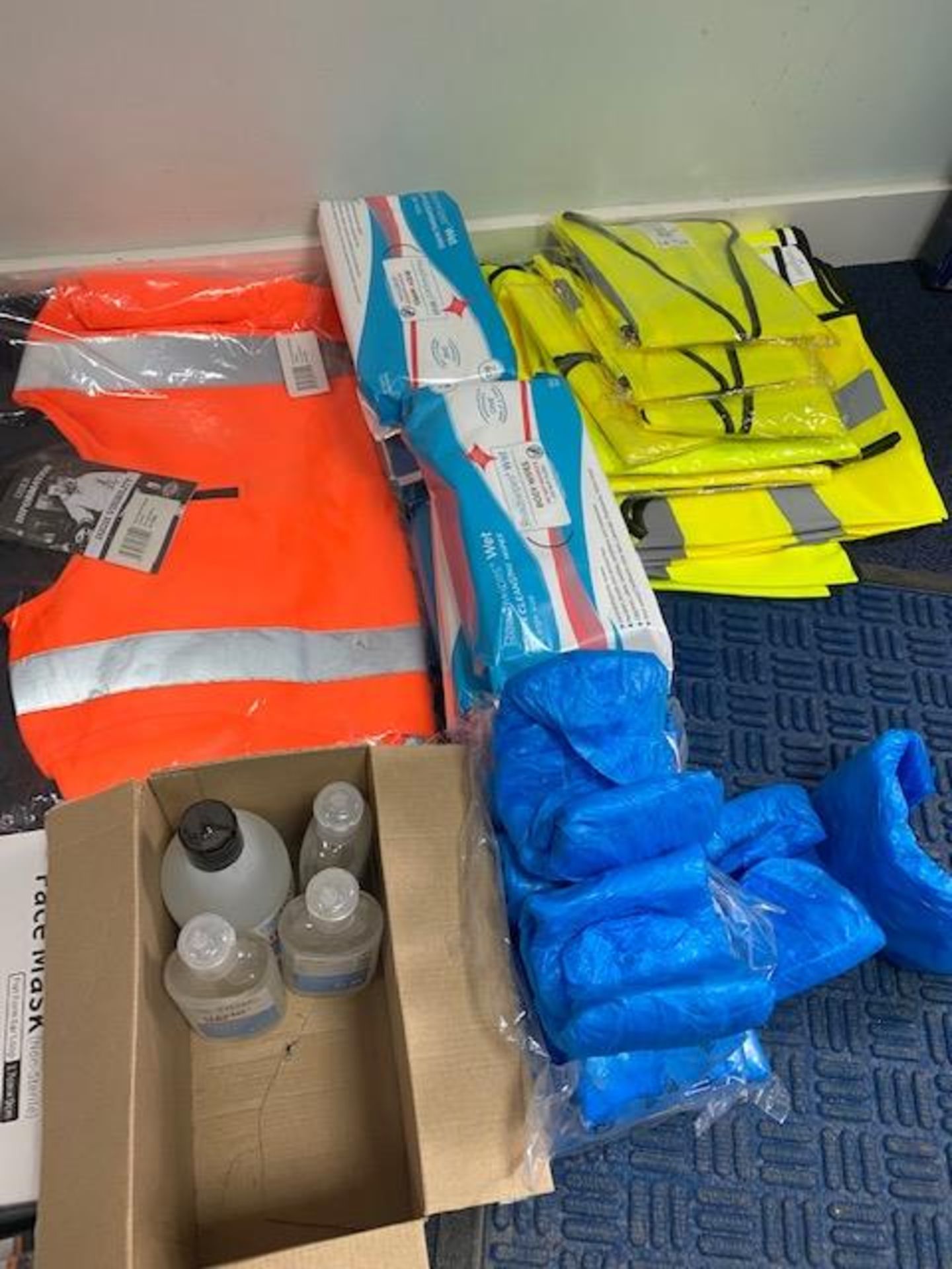 A quantity of various safety wear and health and safety stock - Image 3 of 5