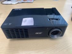 Acer X112 DLP projector complete with carry case & leads