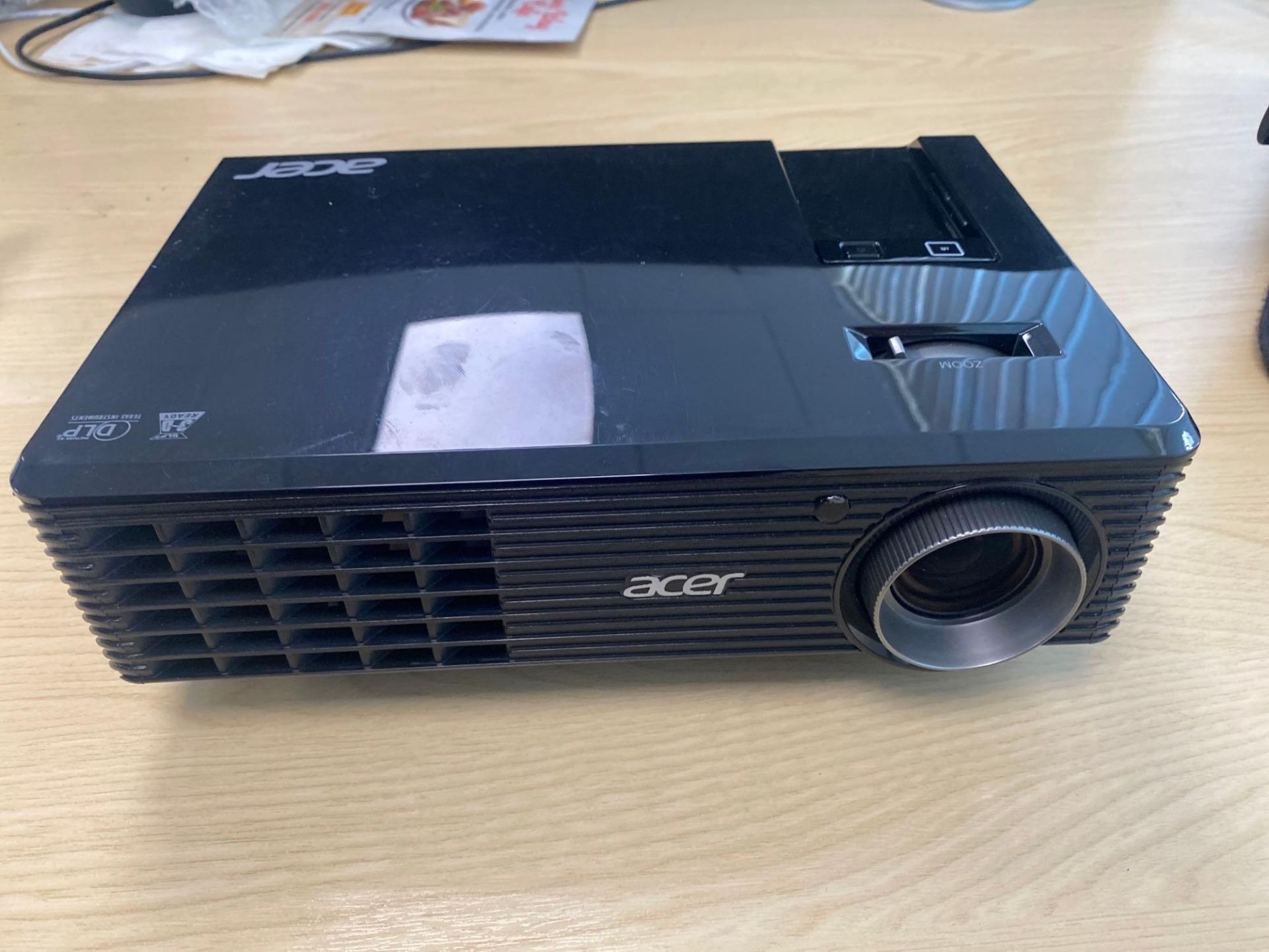 Acer X112 DLP projector complete with carry case & leads