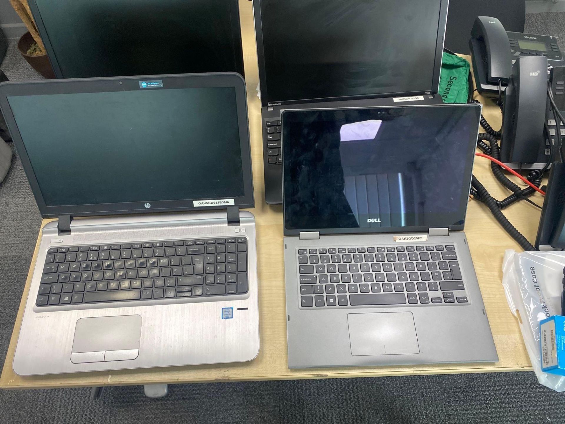 4 Various laptops 1 x Dell with a smashed screen 1 x Lenovo ThinkPad and 2 x Hewlett-Packard 15 inch - Image 2 of 3