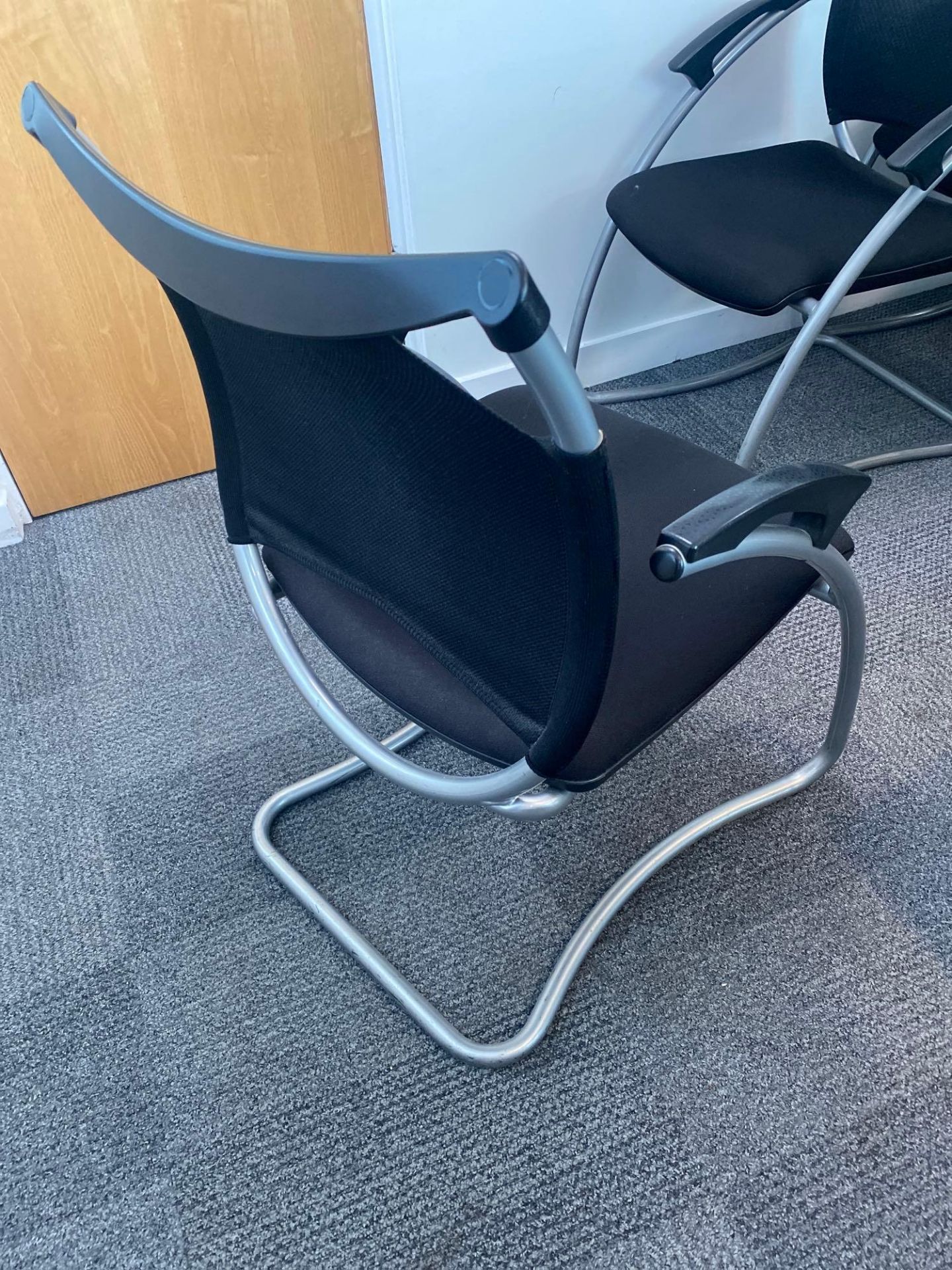 10 LGA GS, chrome frame black mesh back cantilever meeting room chairs - Image 3 of 4