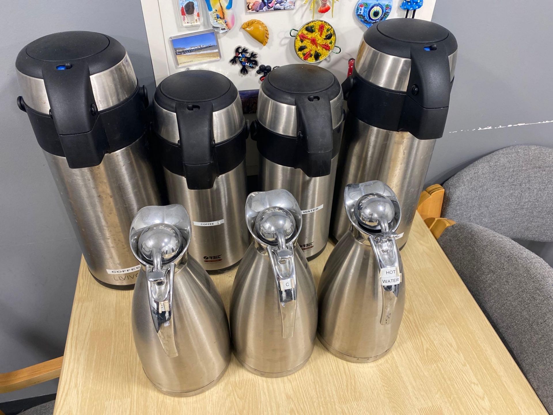 Seven various Thermos jugs and pouring kettles as lotted
