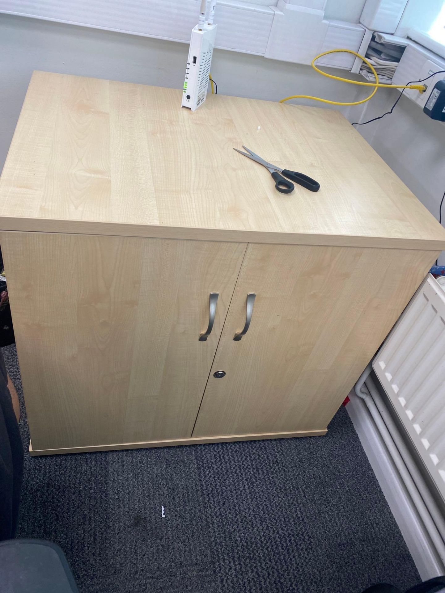 Two light oak veneer wave fronted desks complete with two pedestals, two drawer light oak storage - Image 3 of 5