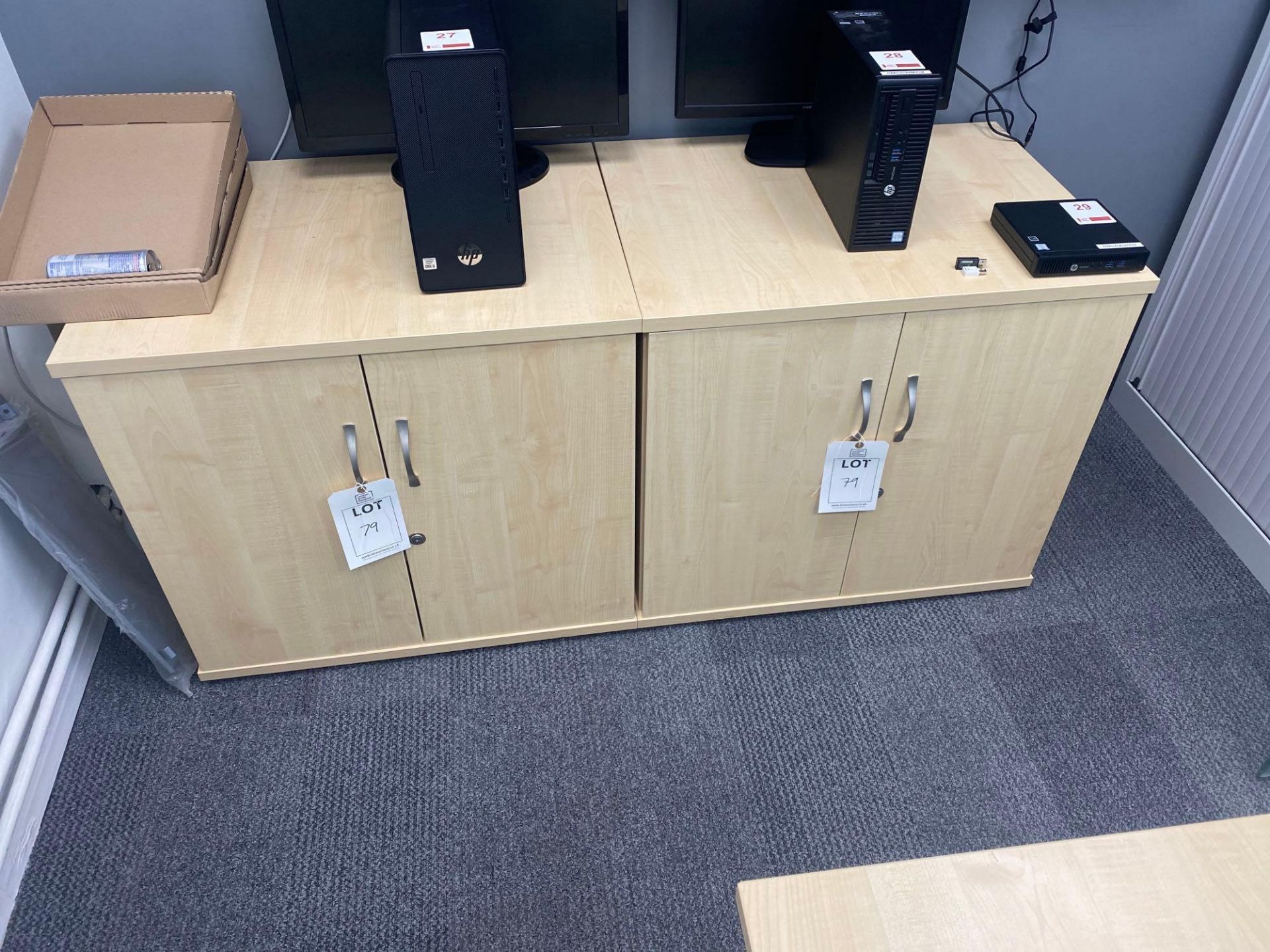 Light oak veneer L-shaped desk complete with matching desk high pedestal and two light oak two - Image 3 of 4