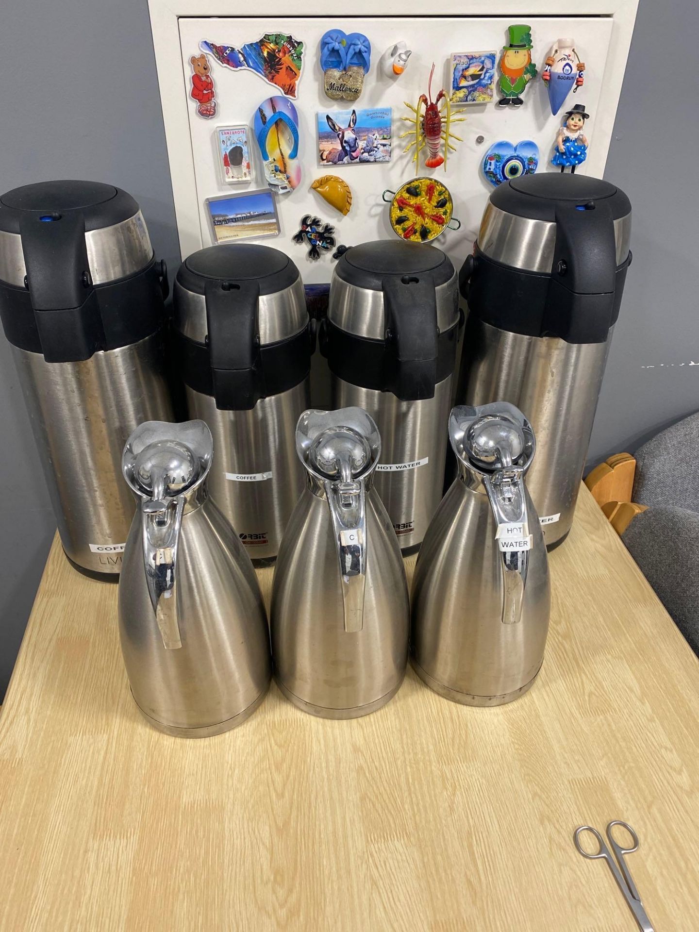 Seven various Thermos jugs and pouring kettles as lotted - Image 2 of 2