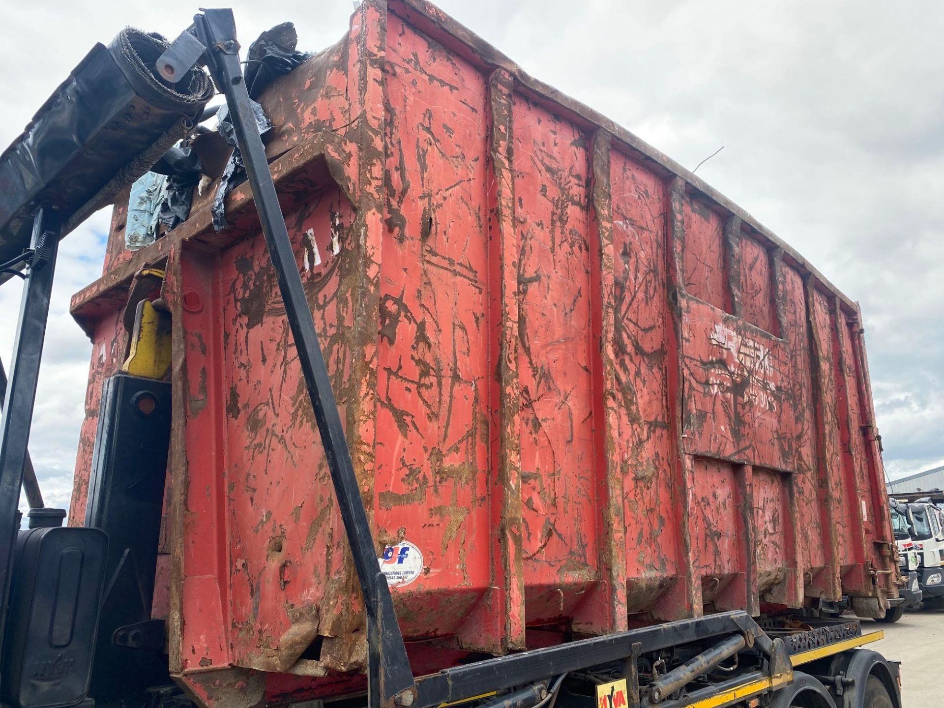 40 yard roll on roll off waste skip - Image 4 of 4