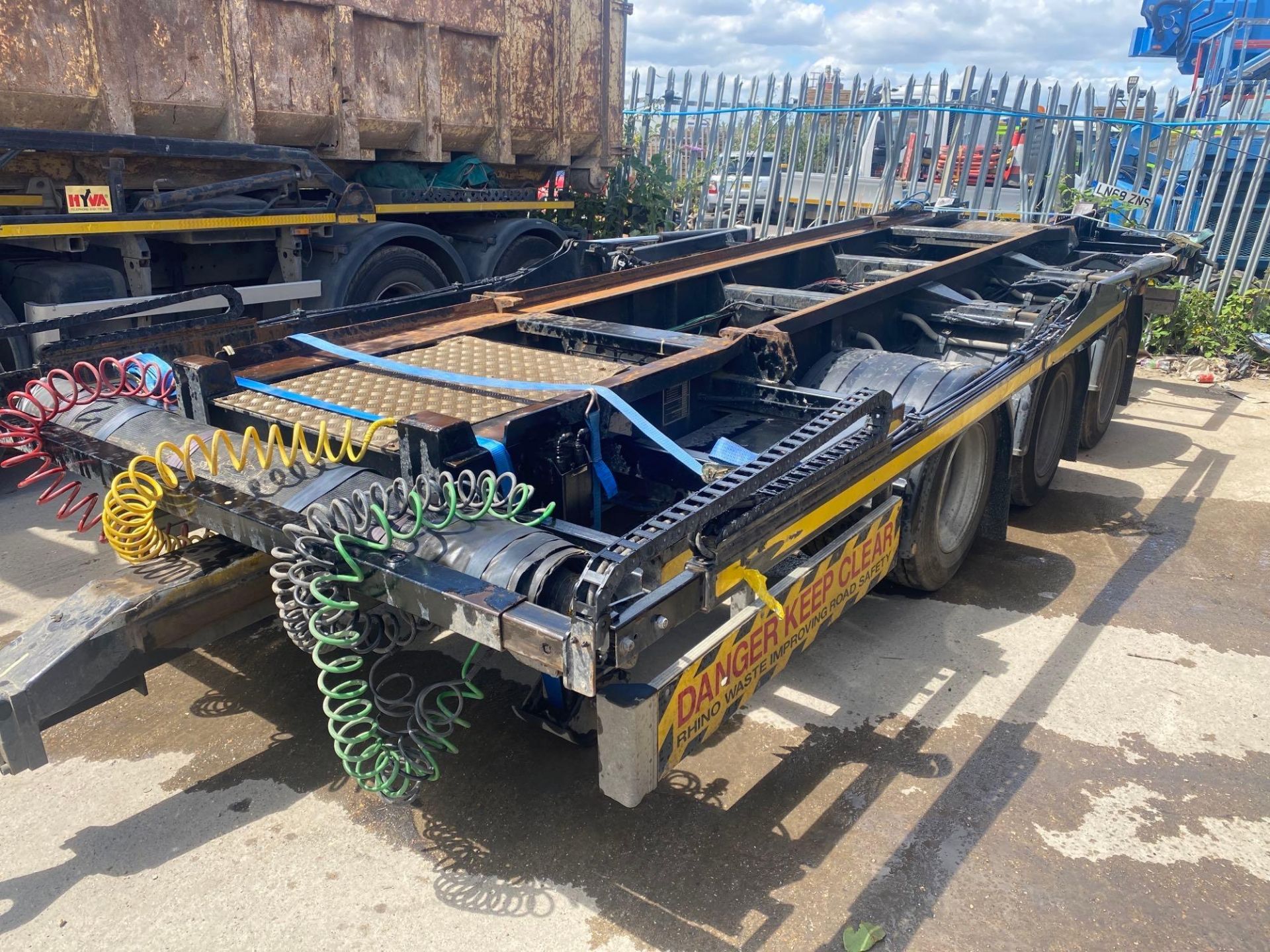 Reload Systems Ltd hydraulic roll-on roll-off tri-axle trailer (2019) - Image 3 of 7