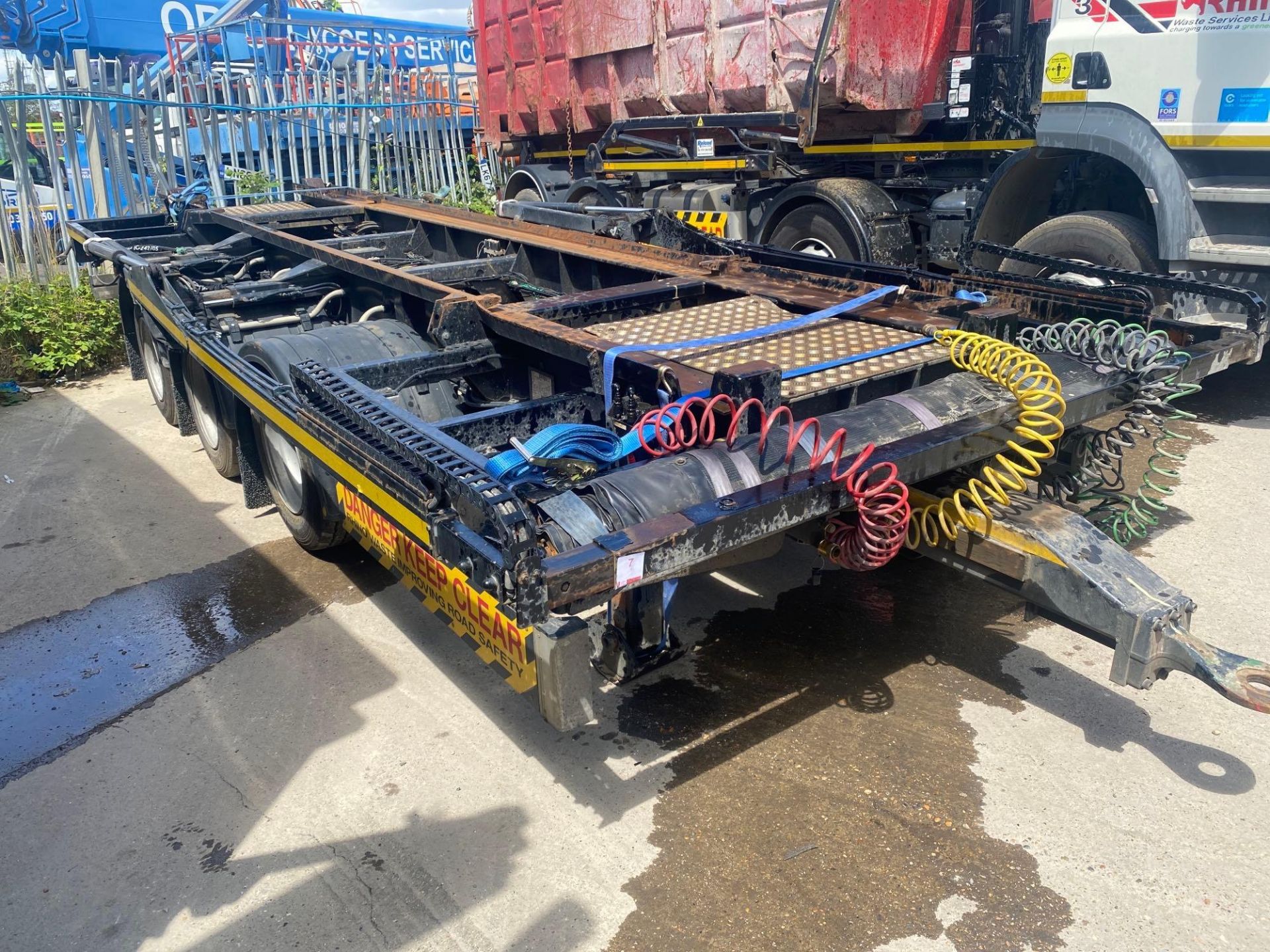 Reload Systems Ltd hydraulic roll-on roll-off tri-axle trailer (2019) - Image 2 of 7