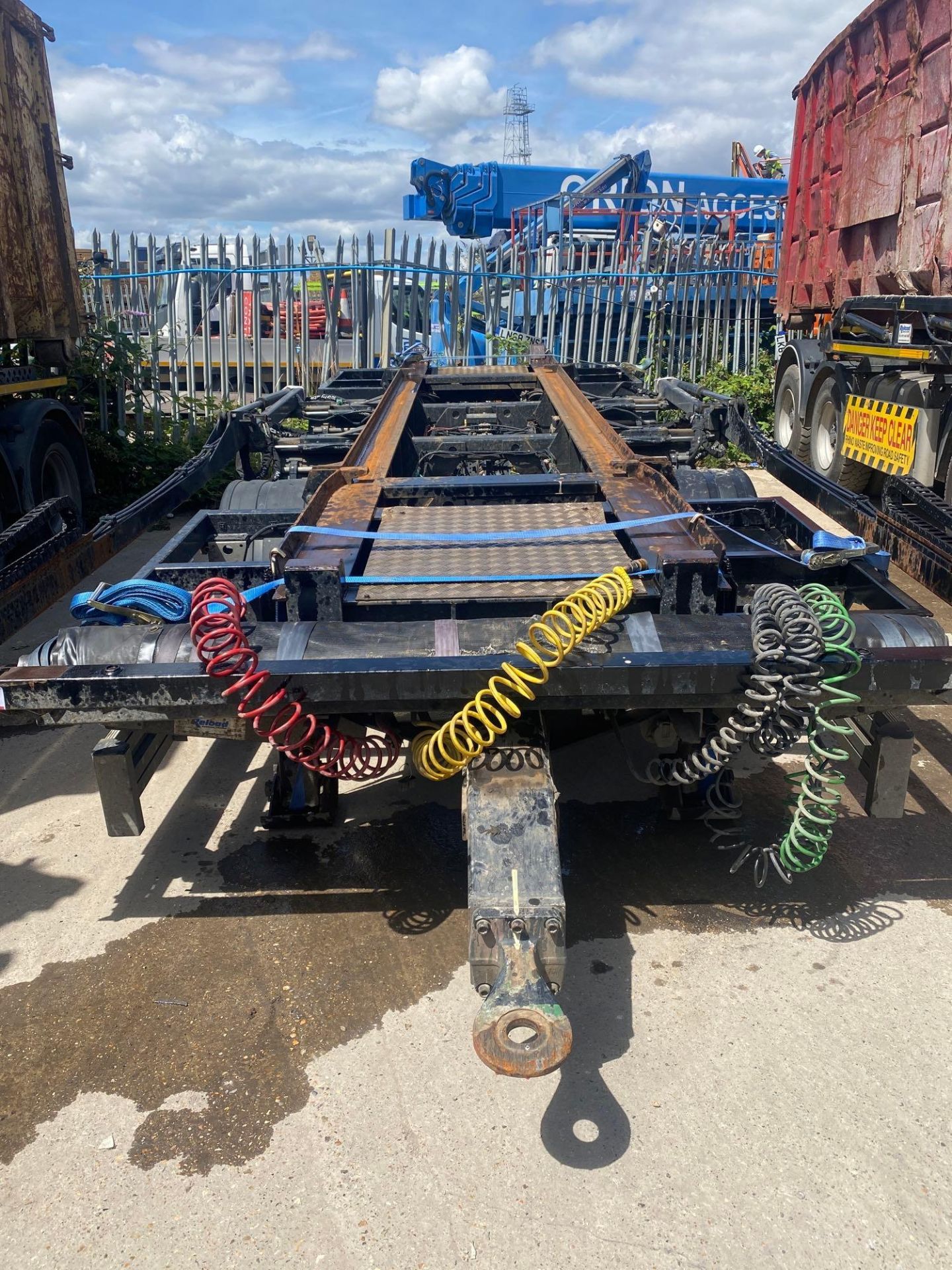 Reload Systems Ltd hydraulic roll-on roll-off tri-axle trailer (2019)