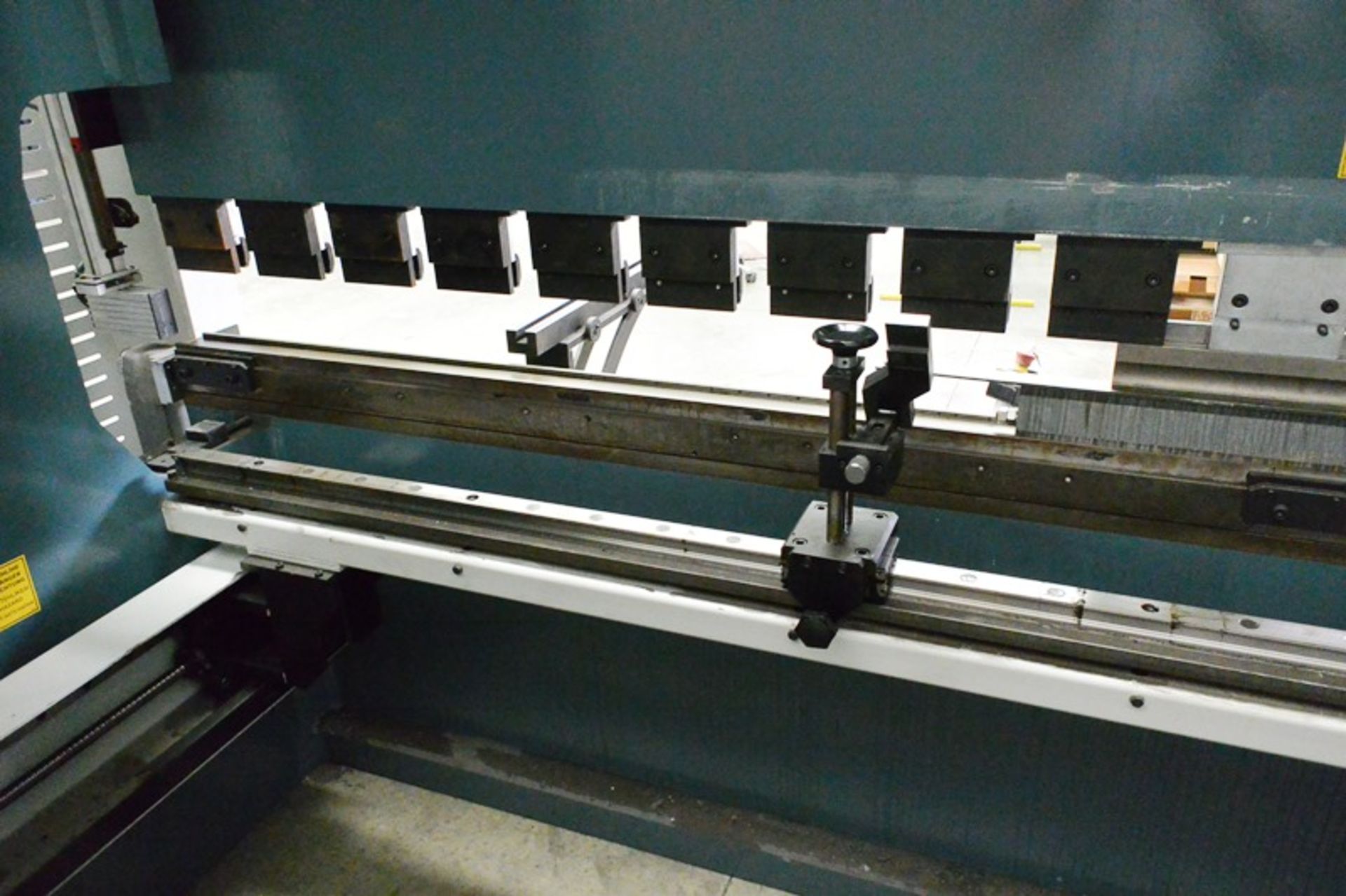 Durma AD-R 40220 hydraulic CNC press brake (2016) - Image 10 of 17