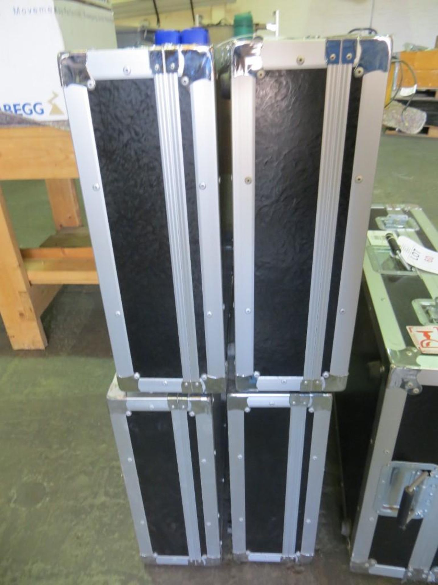 Four Aluminum lockable flight cases 640 x 185 x 525mm - Image 2 of 3