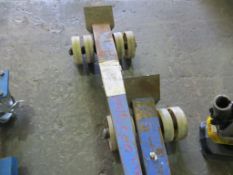 Set of 2 wheeled levers