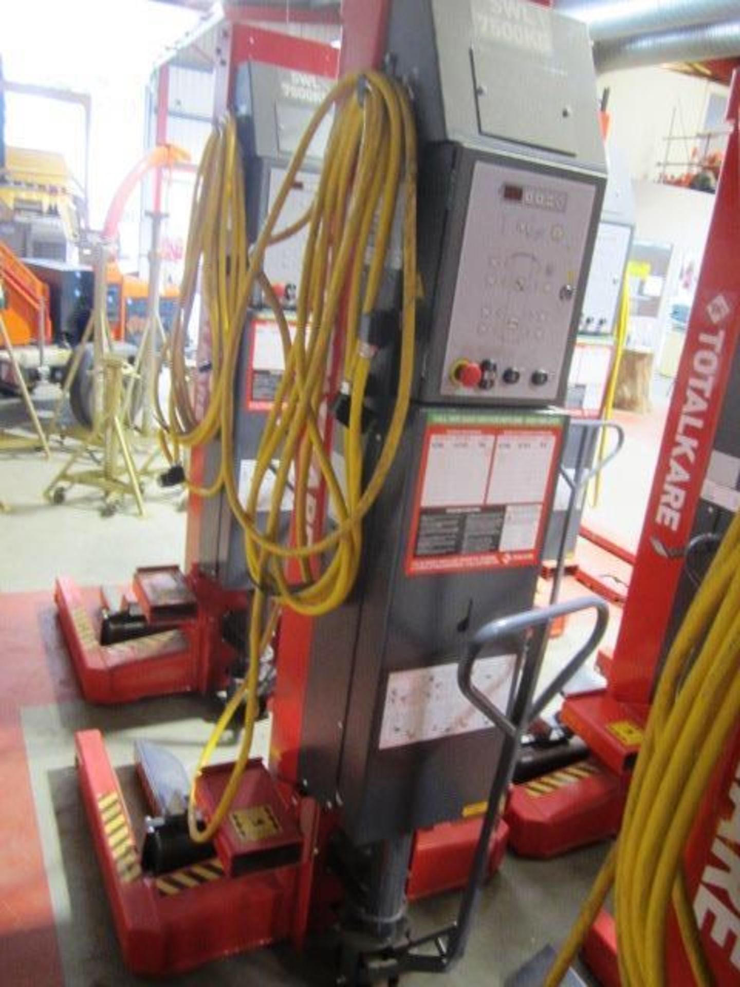 Set of 6 Tatolkare mobile vehicle lift posts, SWL 7,500kg, serial numbers: 04253/4, 042154/4, - Image 4 of 12