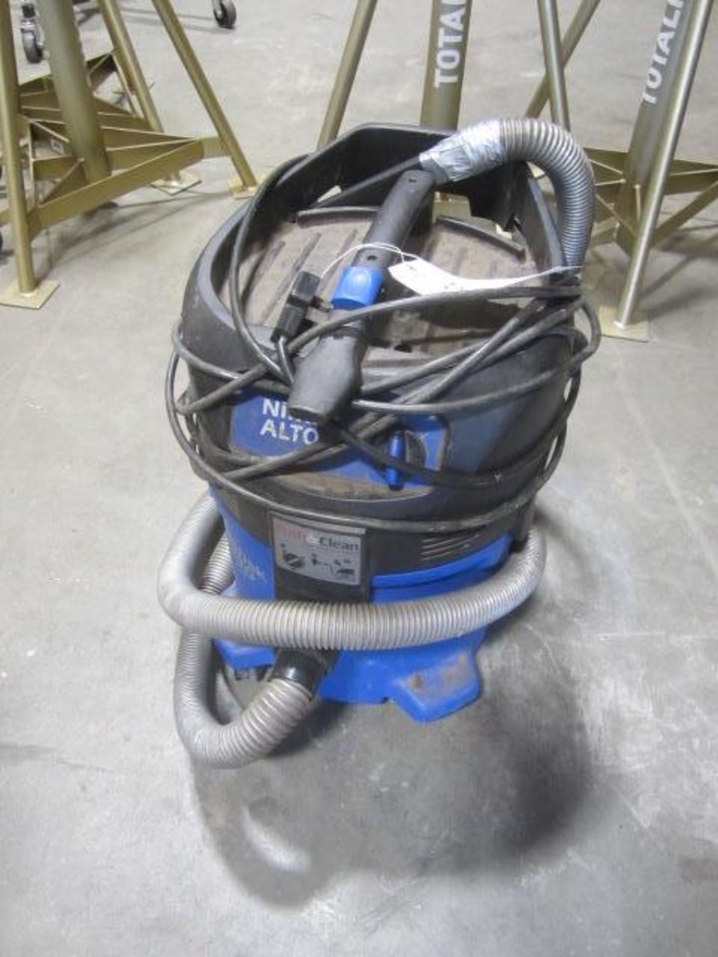 Nilfisk Alto AHIX30 wet/dry vacuum, 240v