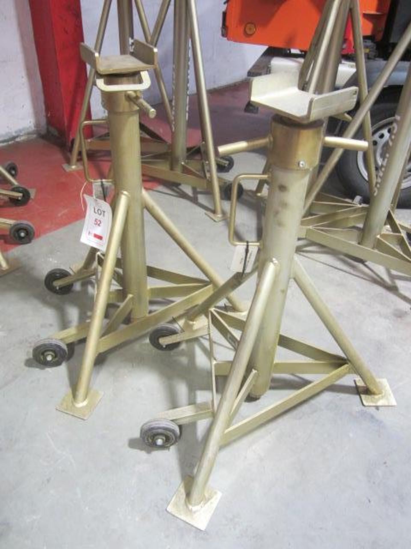 Set of 4 TotalKare portable adjustable height axle stands, SWL 7.5t NB: This item has no record of - Image 2 of 5