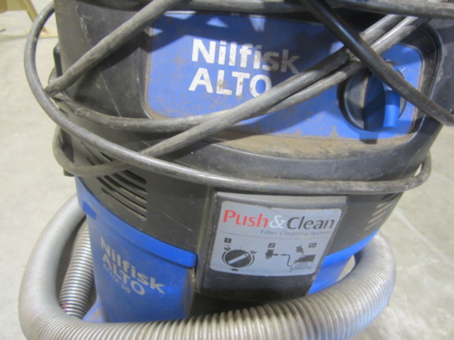 Nilfisk Alto AHIX30 wet/dry vacuum, 240v - Image 2 of 3