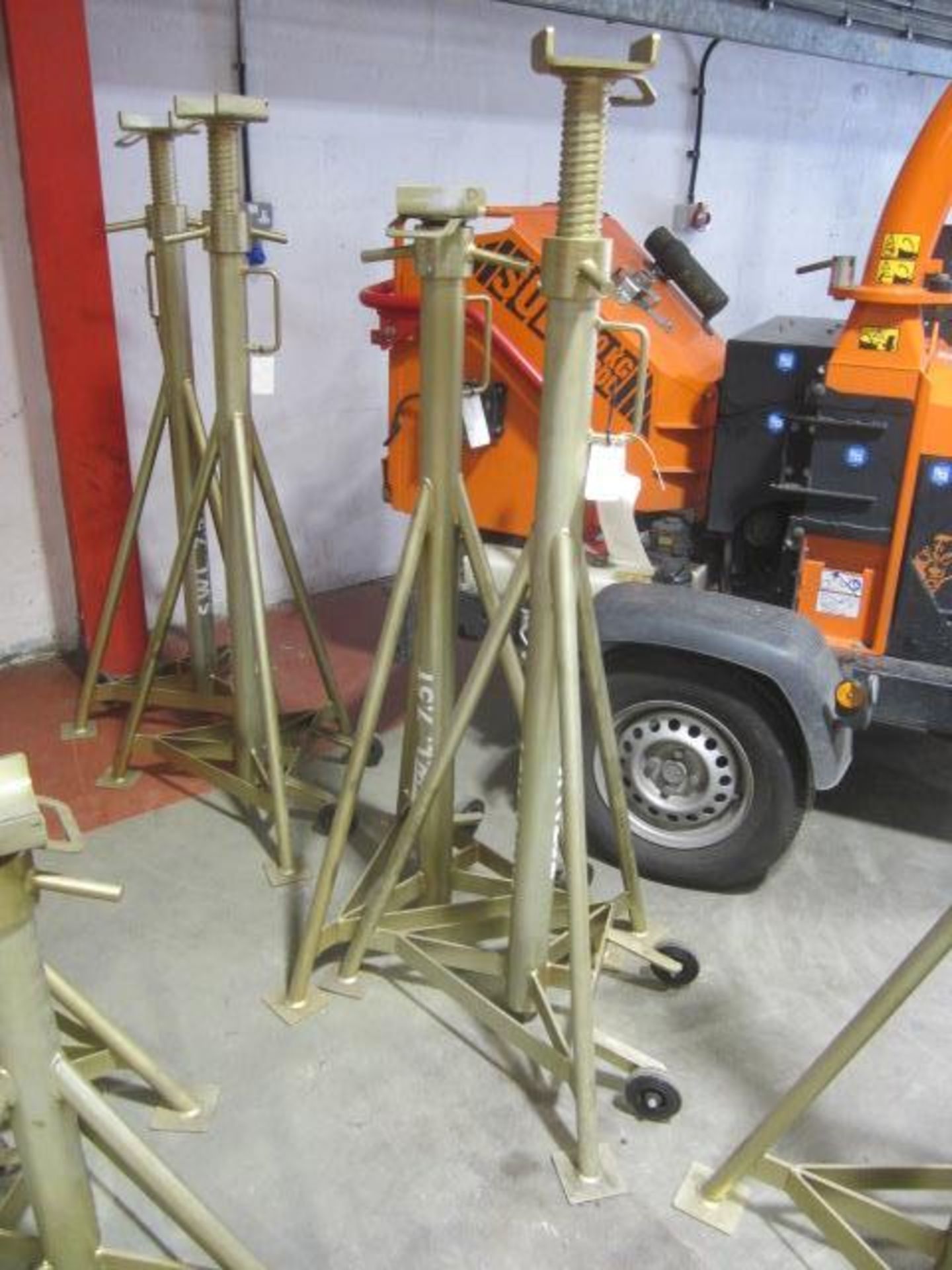Set of 4 TotalKare portable adjustable height axle stands, SWL 7.5t NB: This item has no record of - Image 3 of 5