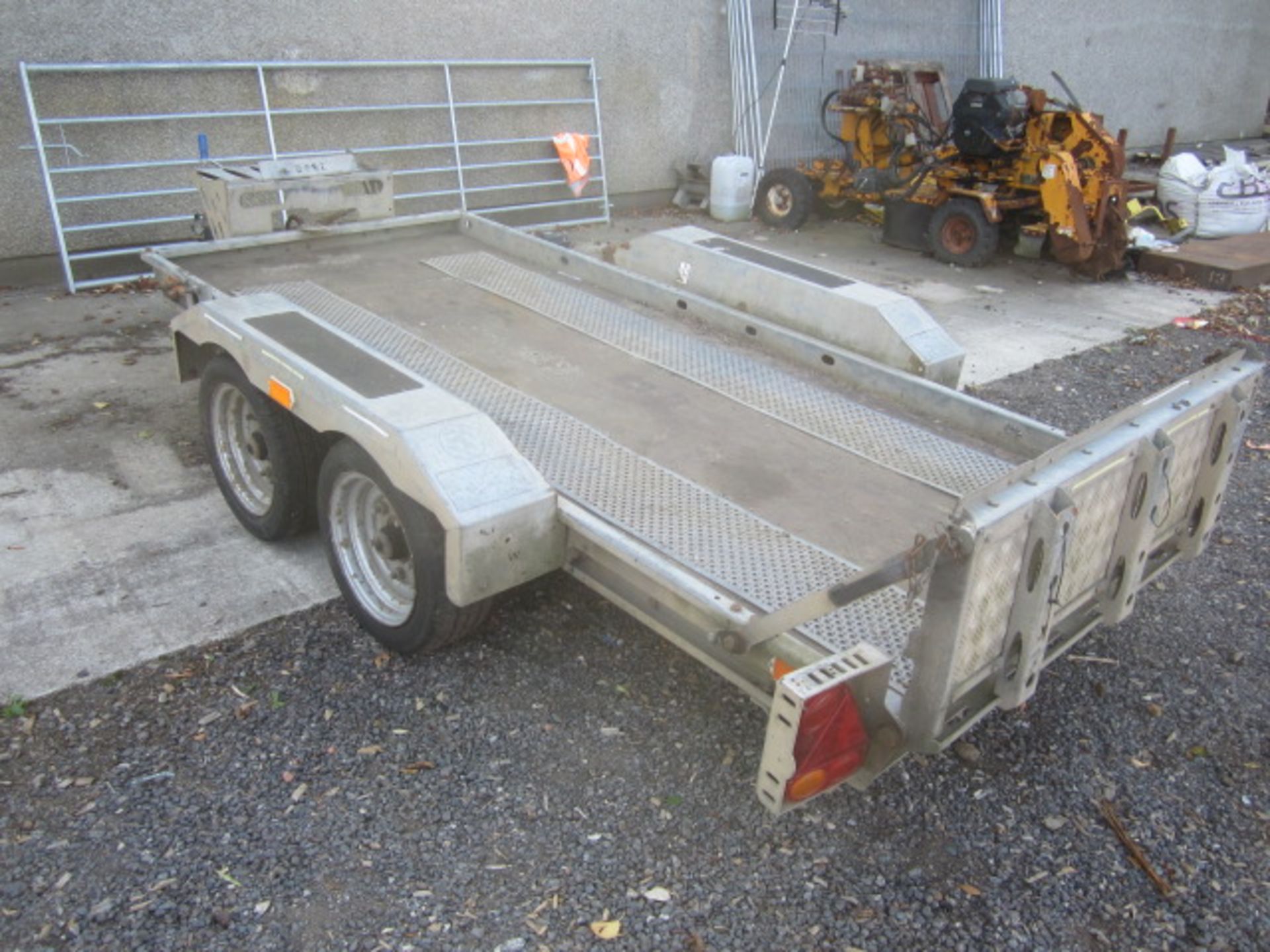 Brian James twin axle plant trailer, serial number SJBSTRJBP8D106249, with hydraulic tilt, 1,300kg - Image 5 of 7