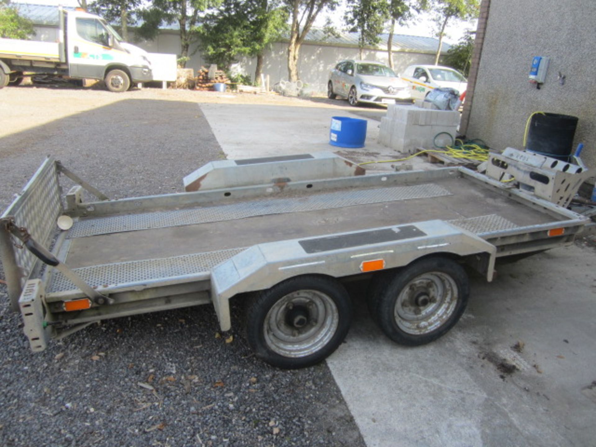 Brian James twin axle plant trailer, serial number SJBSTRJBP8D106249, with hydraulic tilt, 1,300kg - Image 4 of 7