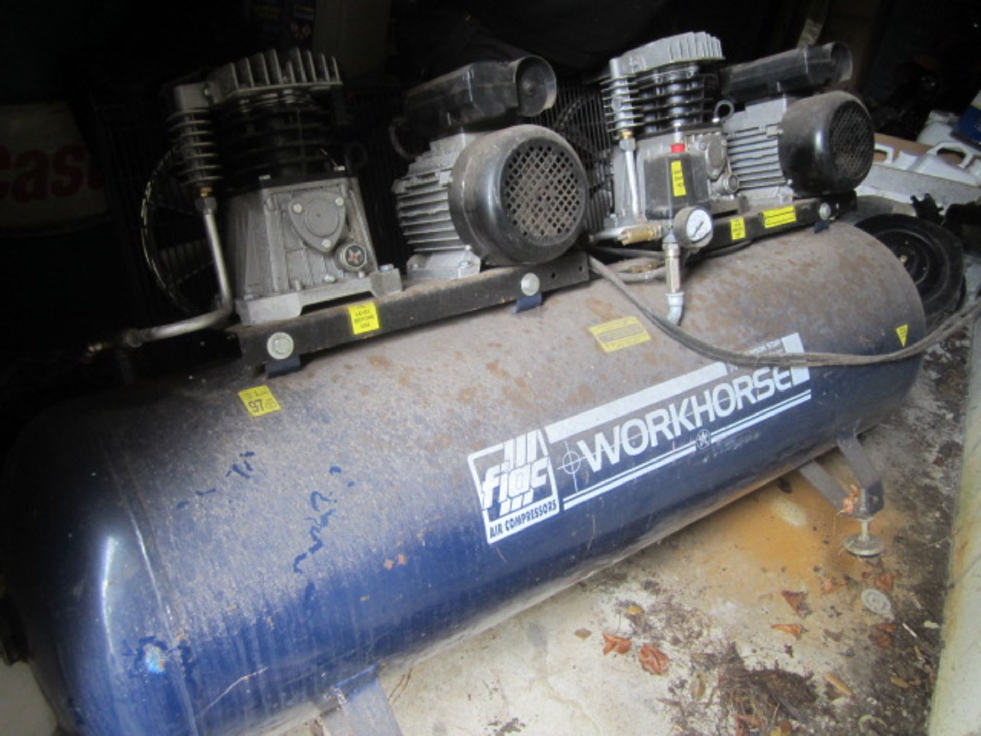 Fiac Workhorse receiver mounted air compressor, serial number FP31922, 2 x 3hp motors, PS11bar, 230v - Image 2 of 5