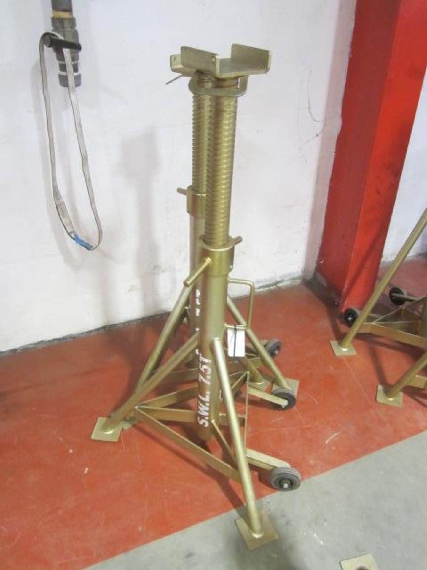 Set of 4 TotalKare portable adjustable height axle stands, SWL 7.5t NB: This item has no record of - Image 3 of 5