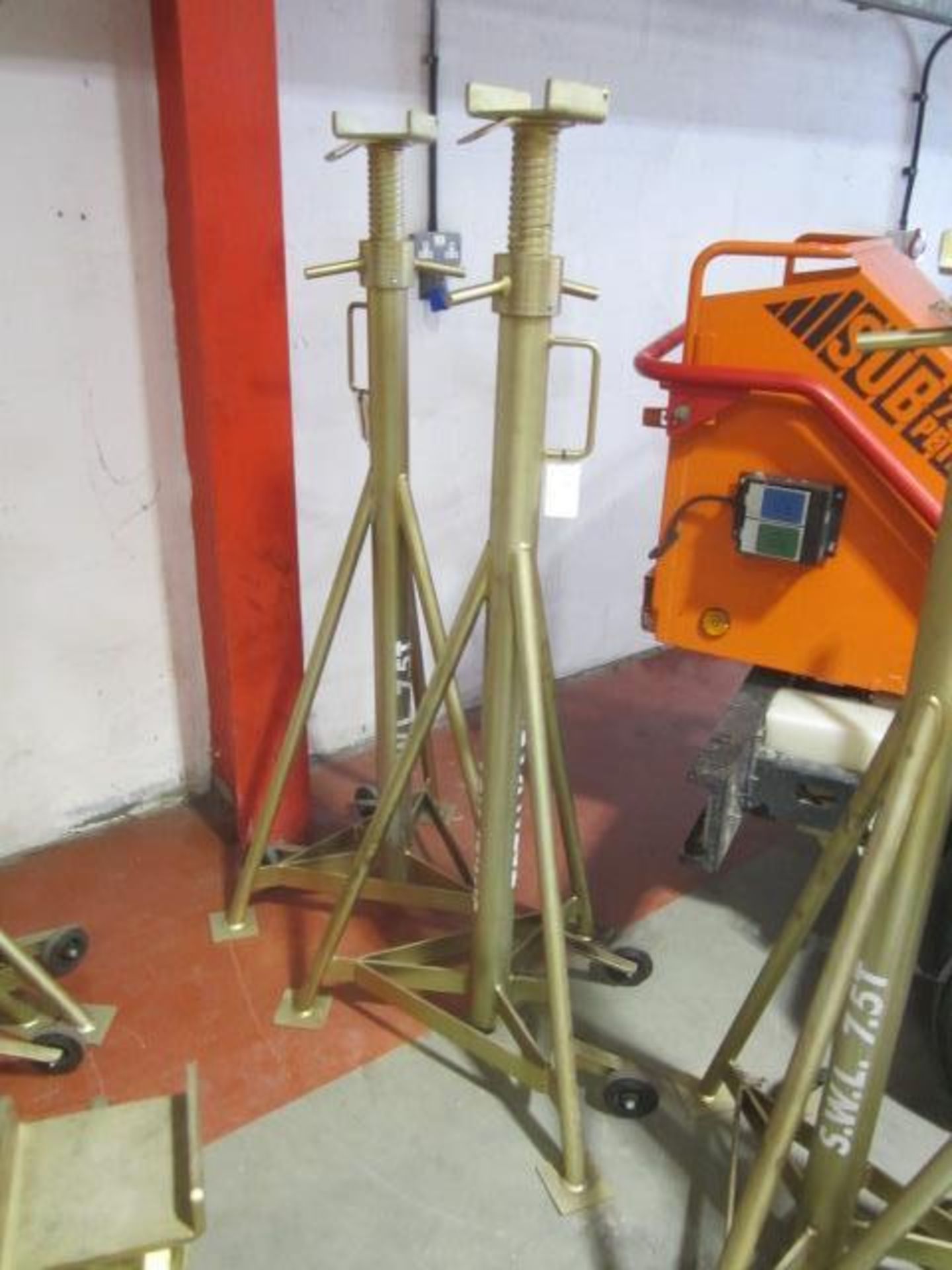 Set of 4 TotalKare portable adjustable height axle stands, SWL 7.5t NB: This item has no record of - Image 2 of 5