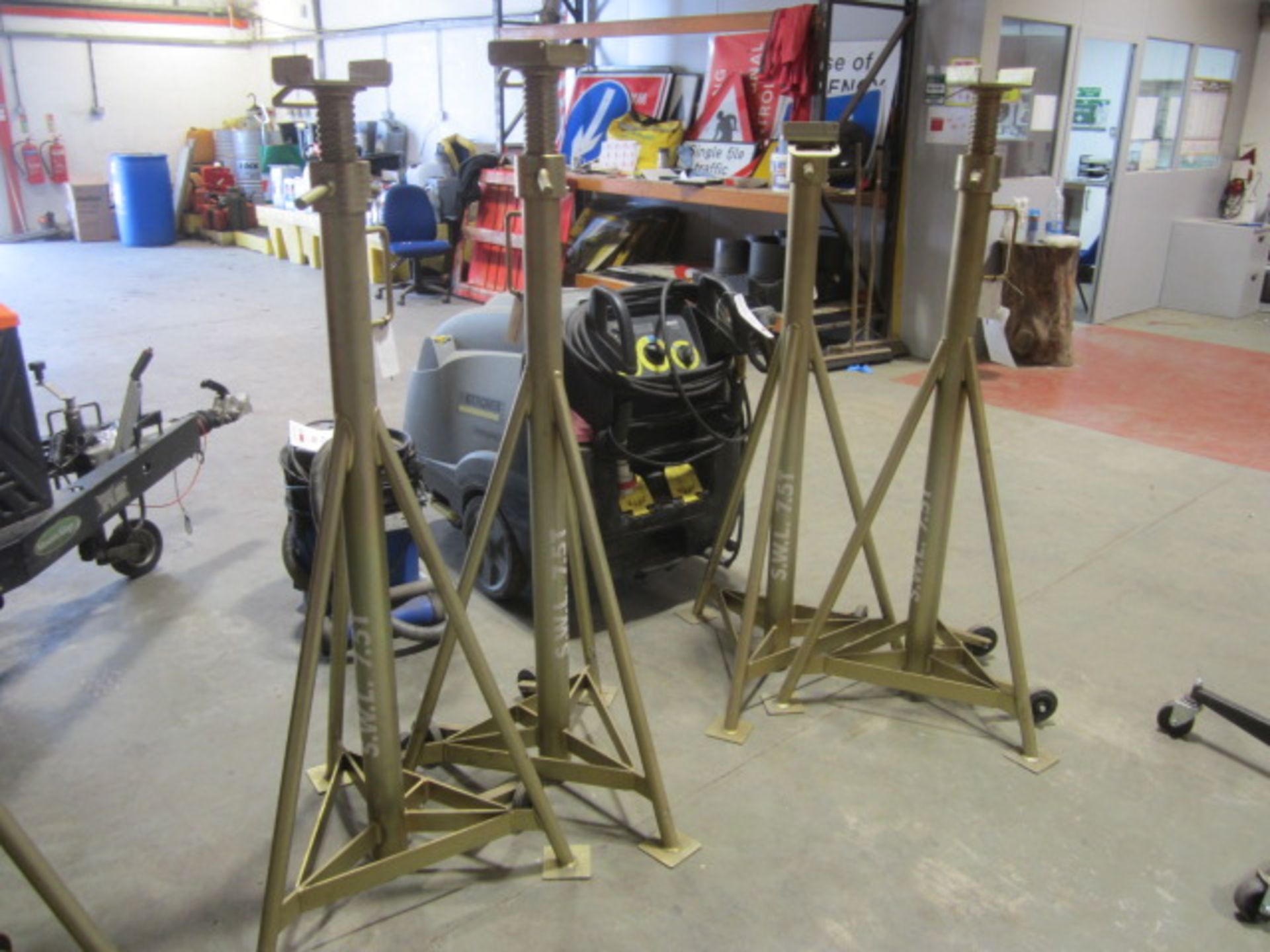 Set of 4 TotalKare portable adjustable height axle stands, SWL 7.5t NB: This item has no record of