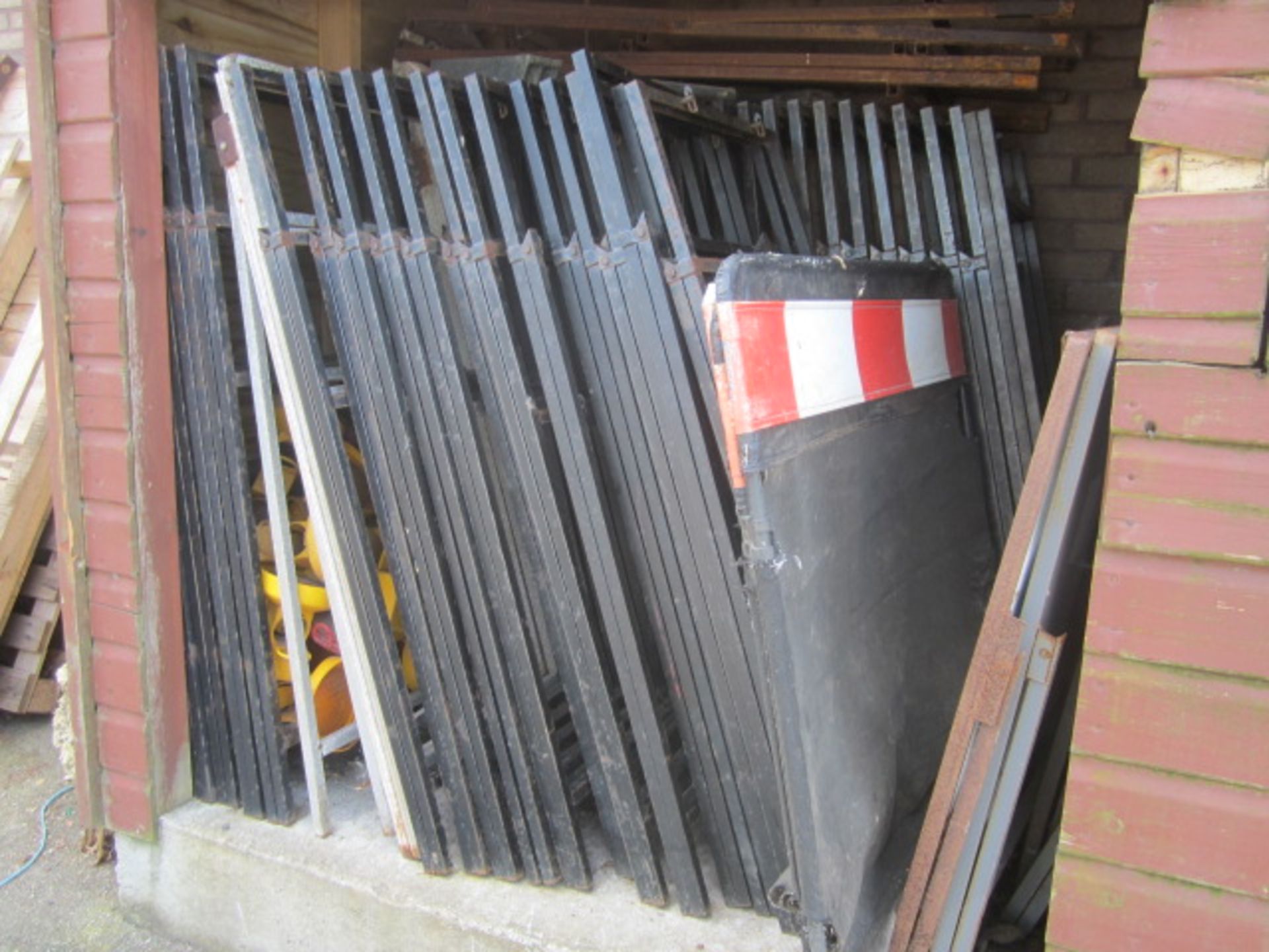 Large quantity of assorted road signs and sign frames, as lotted - Image 3 of 5