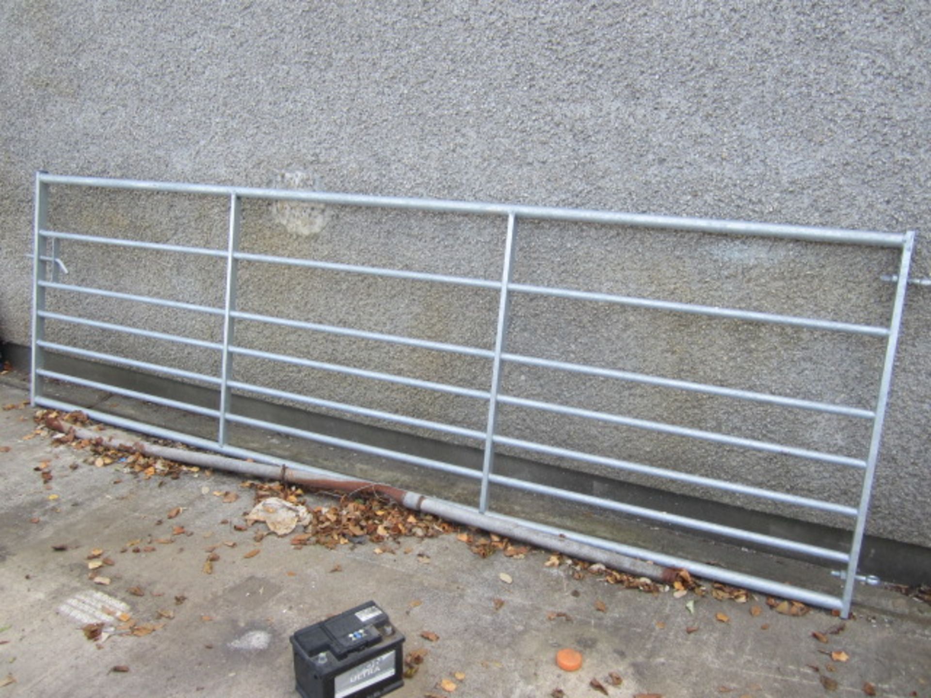 Six galvanised Heras fencing panels (no feet), 1 x galvanised field gate, approx. 3.6m x 1.5m - Image 2 of 3