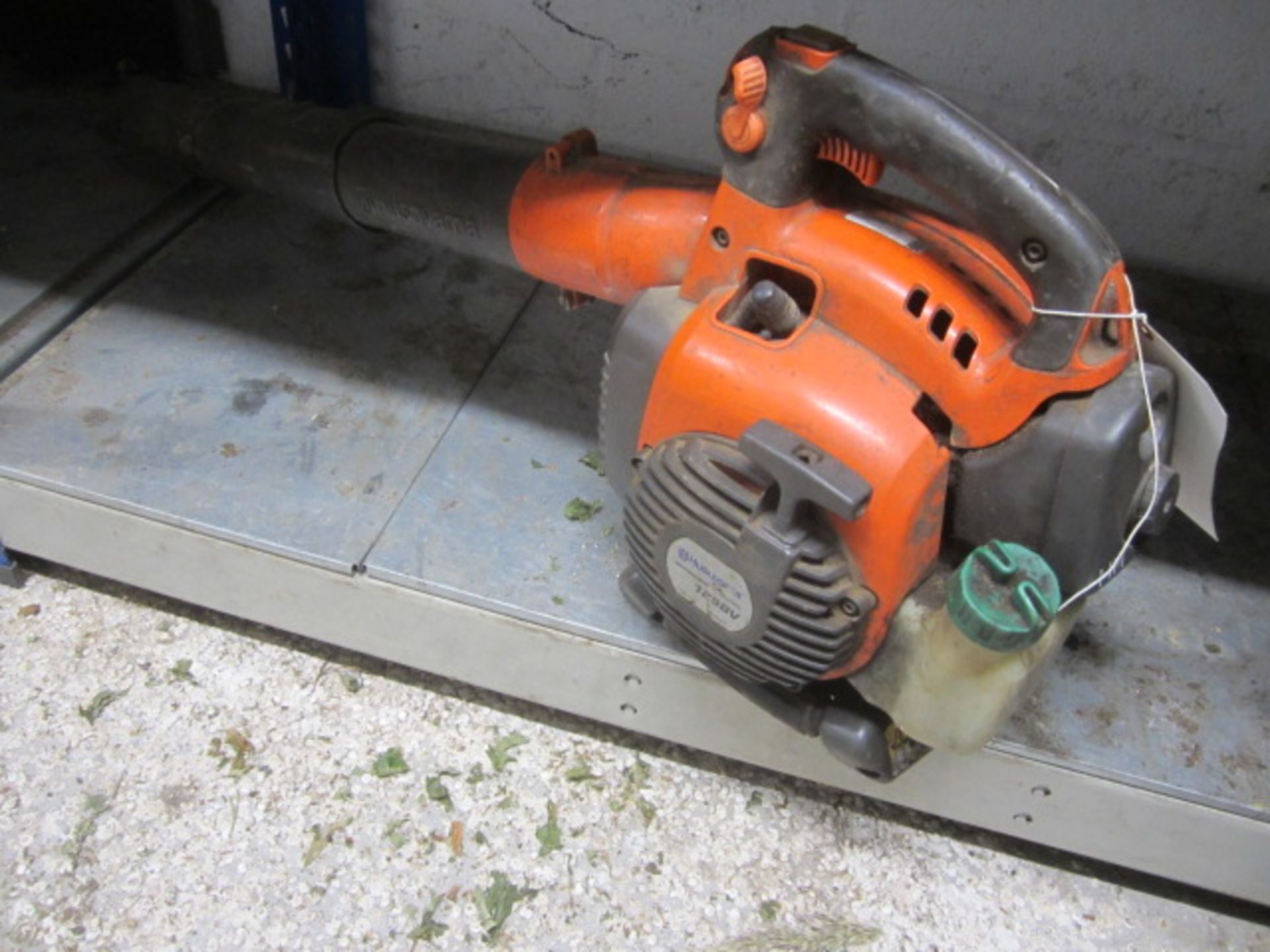 Husqvarna 125 BV petrol leaf blower