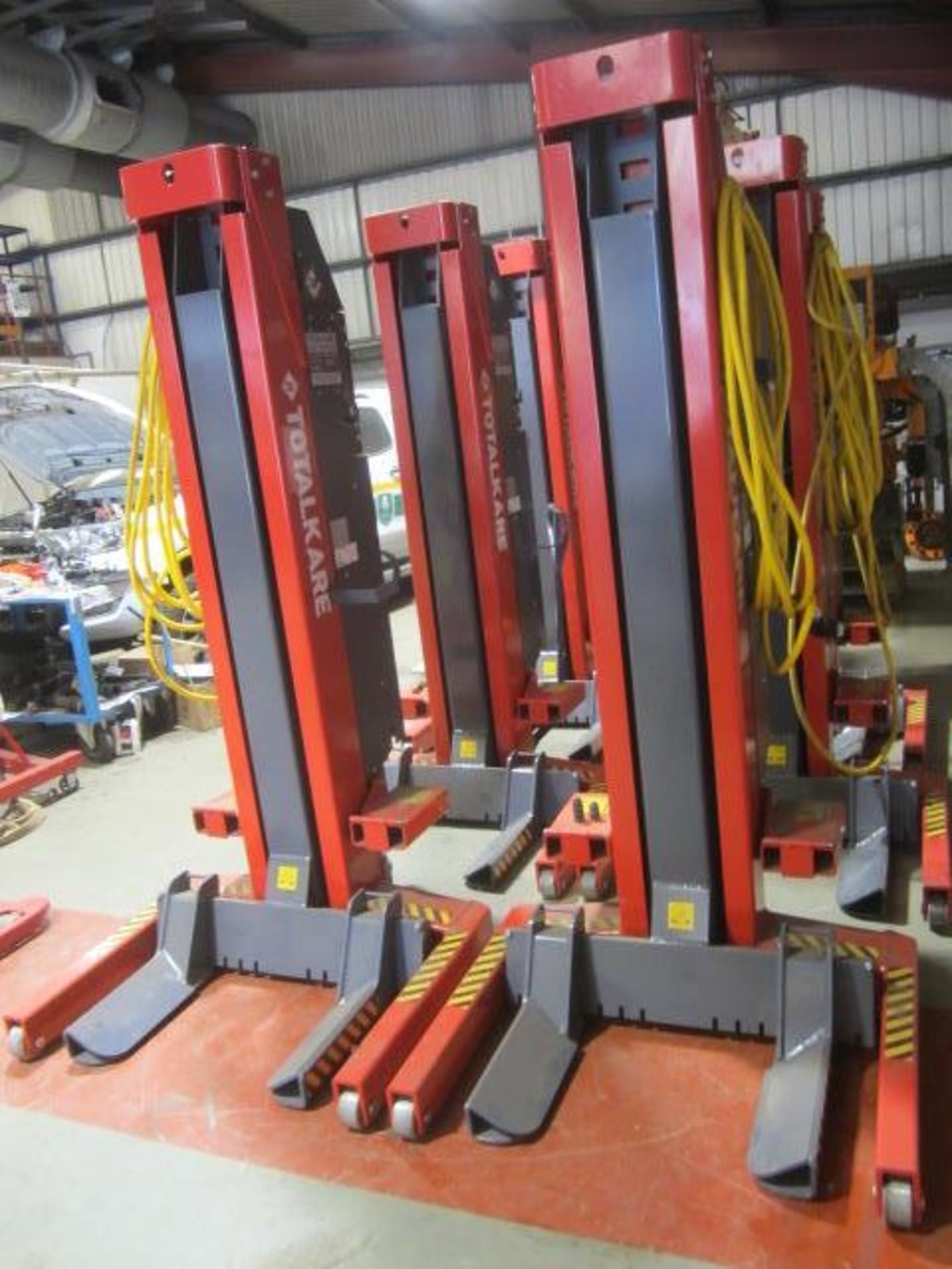 Set of 6 Tatolkare mobile vehicle lift posts, SWL 7,500kg, serial numbers: 04253/4, 042154/4, - Image 3 of 12