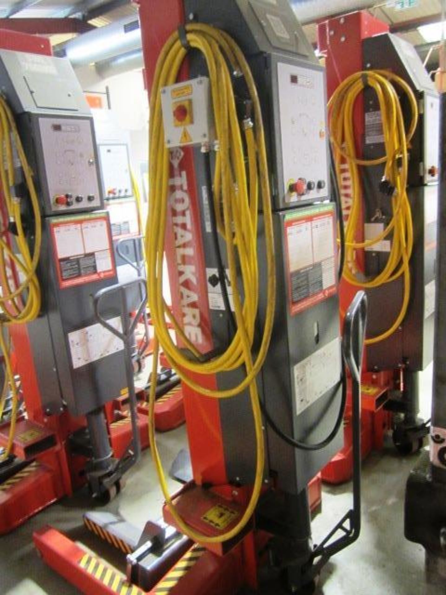 Set of 6 Tatolkare mobile vehicle lift posts, SWL 7,500kg, serial numbers: 04253/4, 042154/4, - Image 5 of 12