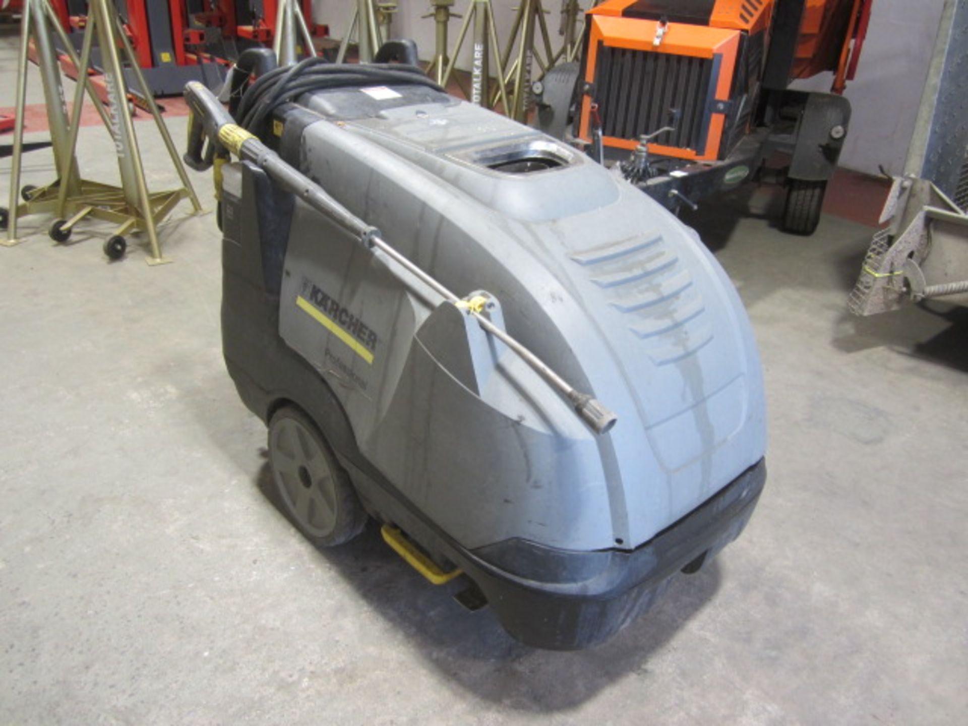 Karcher Professional HDS 10/20-4M commercial diesel pressure washer with lance