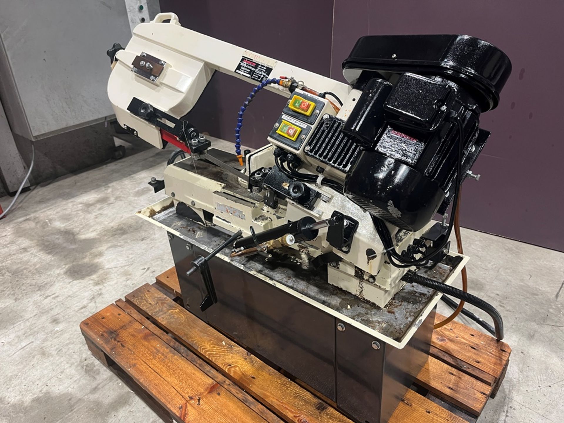 Axminster Metal Cutting Bandsaw MB712. - This Machine is Single Phase 240v - Image 2 of 5