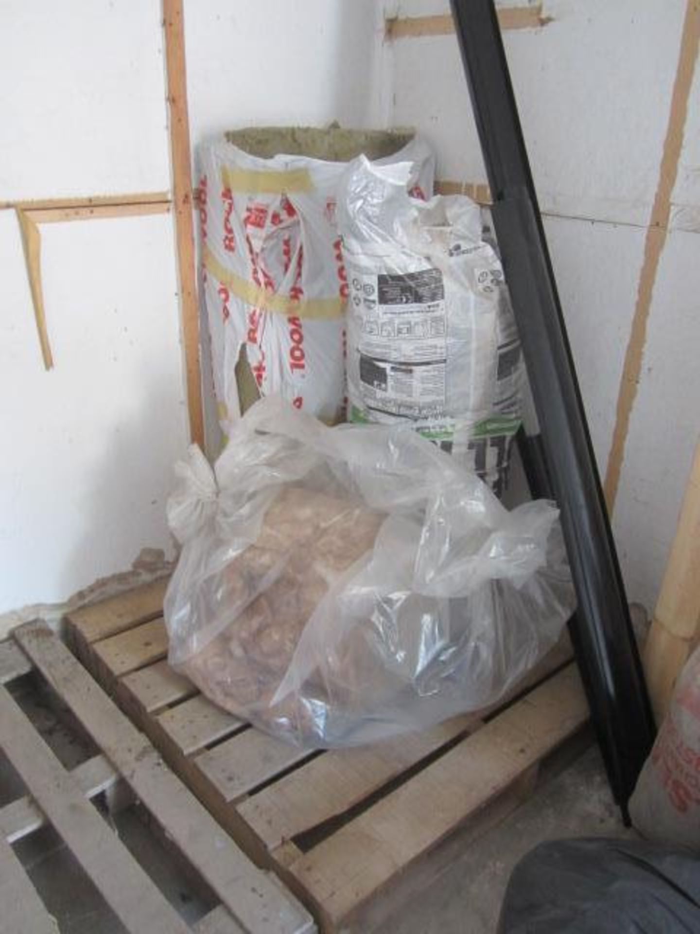 Contents of store room including floor paint, rock salt, pipe insulation, bagged glass grit, etc. - Image 3 of 6