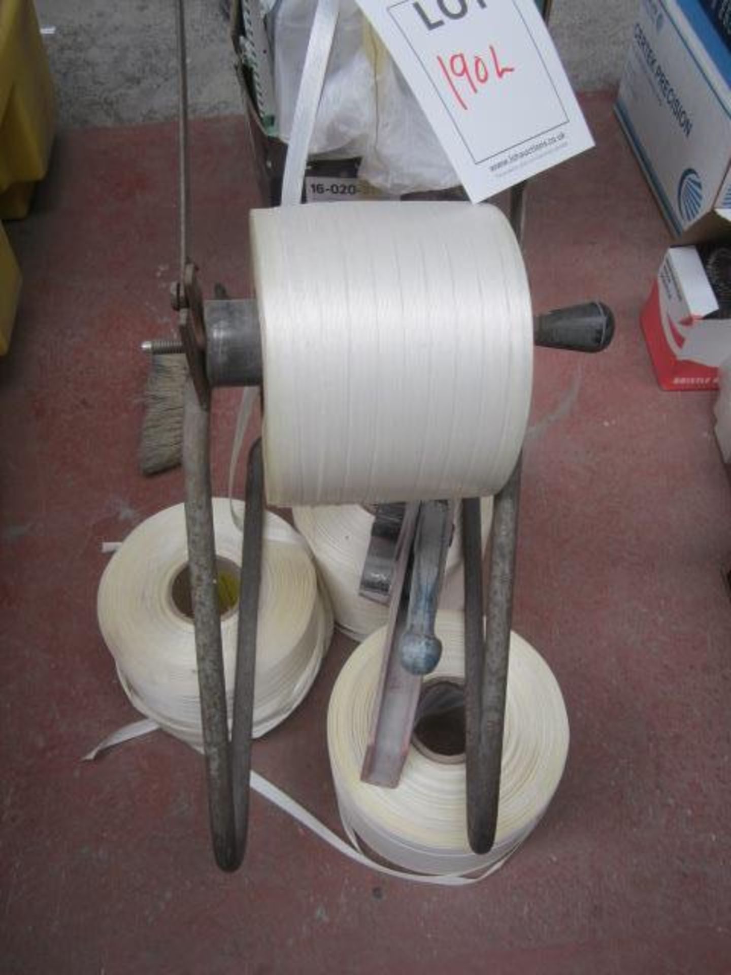 Reeled banding wire and tensioner