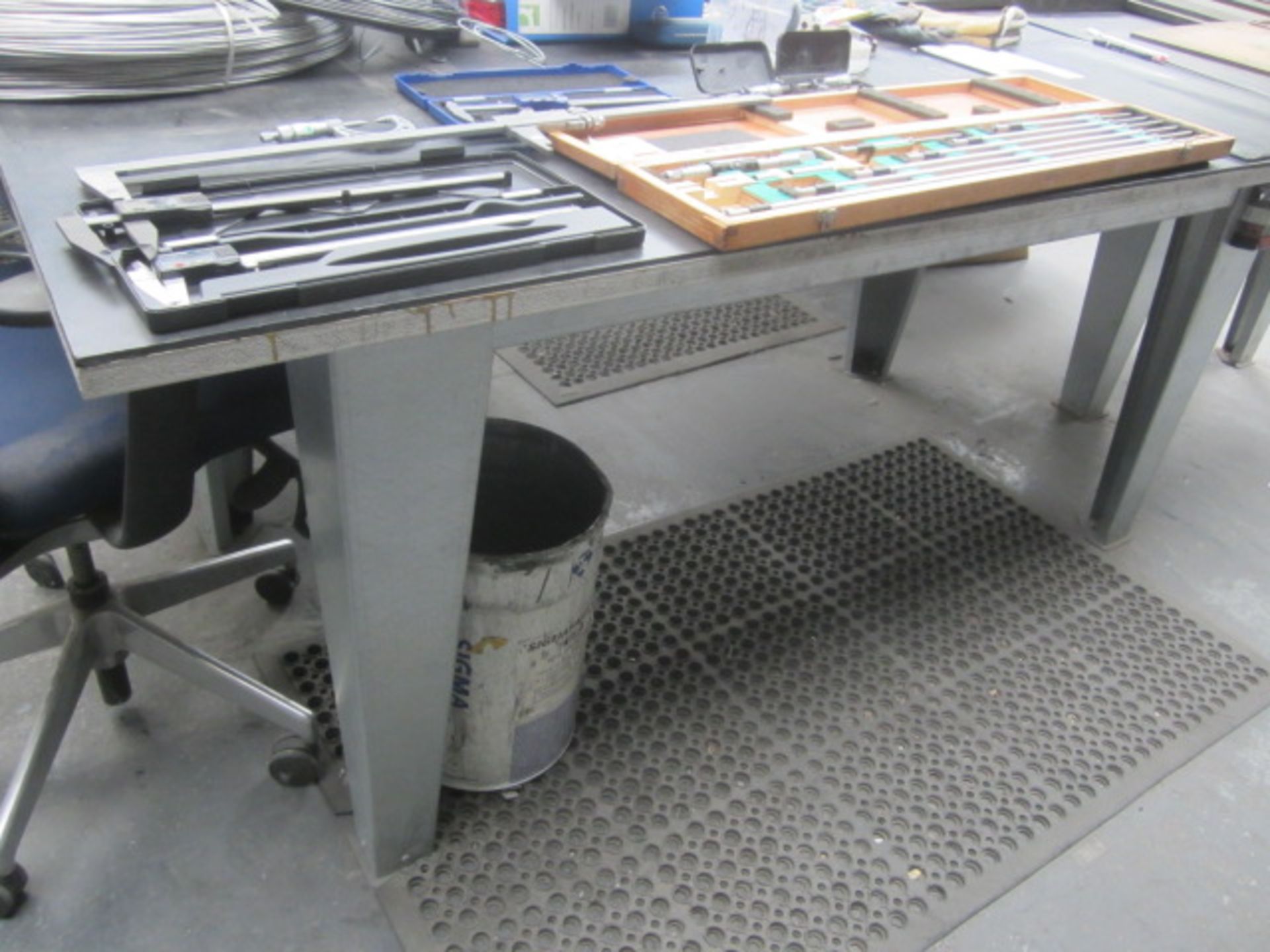 Technika metal frame, rubber topped workbench, 2000 x 1000mm - Image 2 of 2