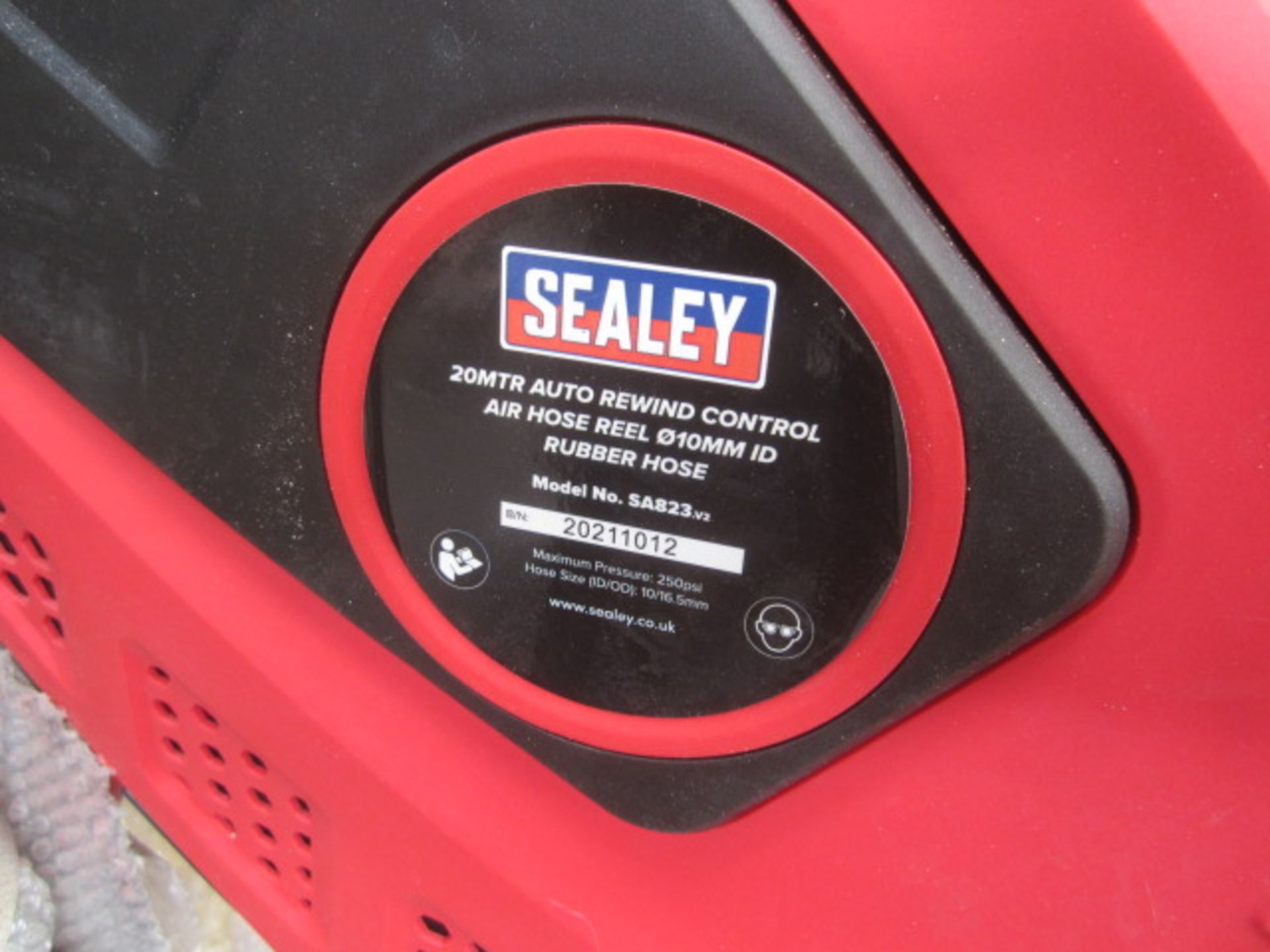 Sealey SA823 wall mounted 20m auto rewind air hose reel, serial no. 20211012 - Image 2 of 2