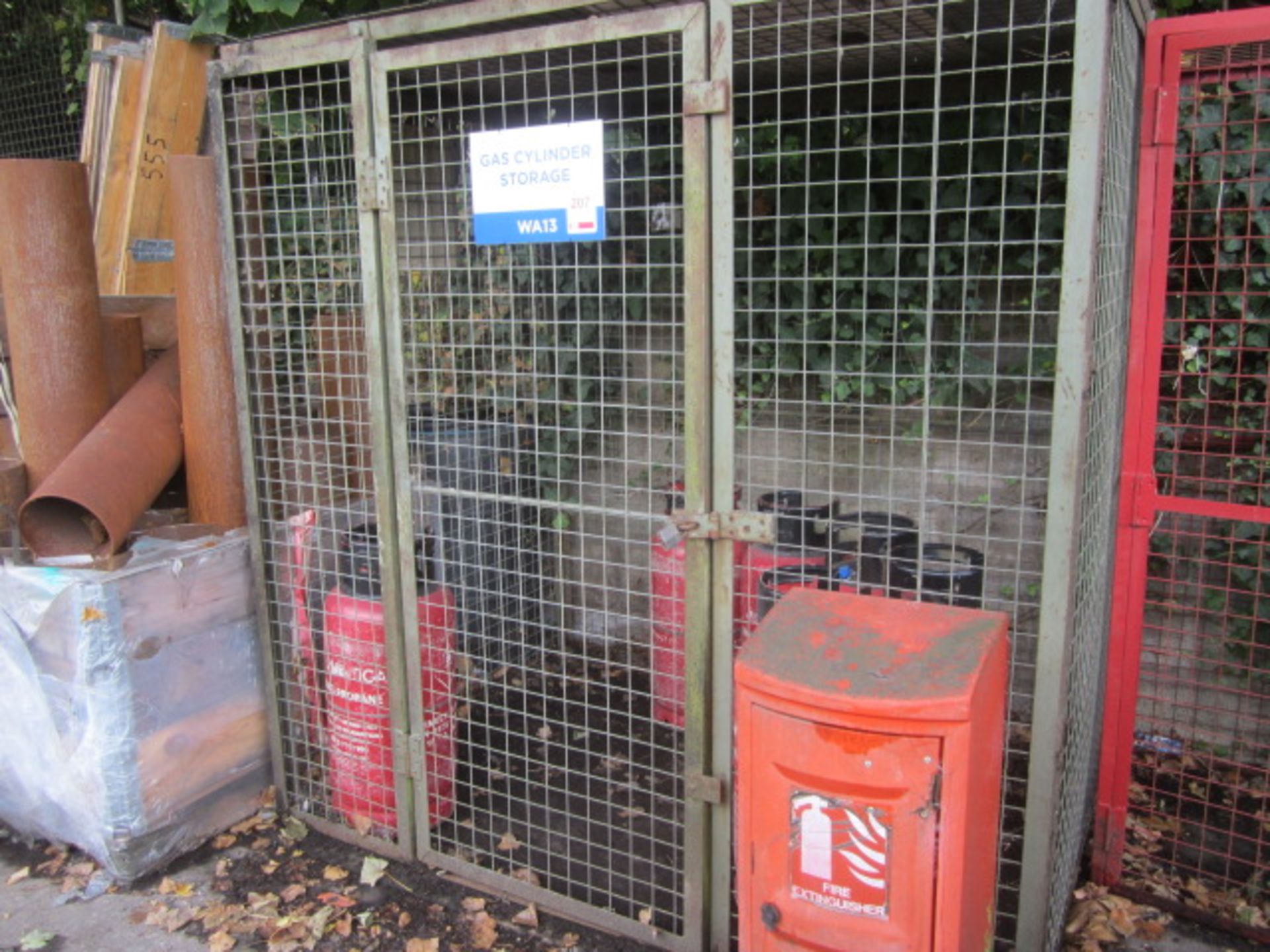 Gas bottle storage cage, twin door, 1830 x 1300mm - Image 2 of 2