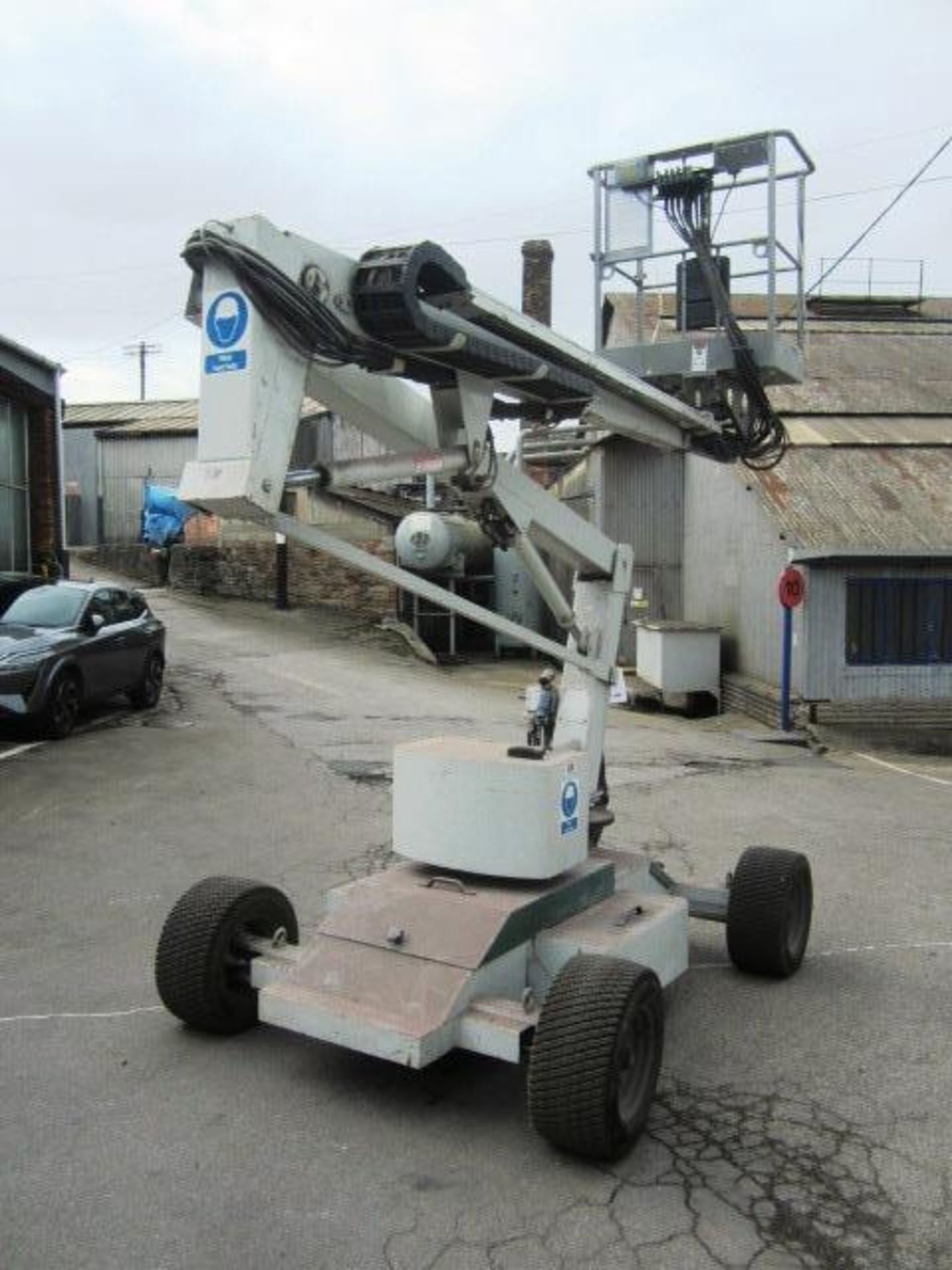 Nifty Lift HR12 battery powered cherry picker, serial no. 122121 (1992), rated load 2 person/ - Image 8 of 8