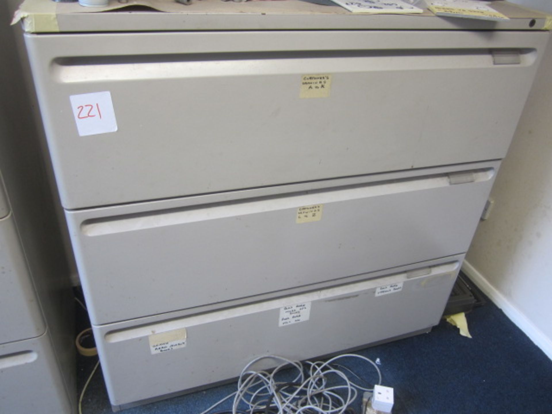 Two three drawer filing cabinets, 1060 x 500 x 1040mm - Image 3 of 3