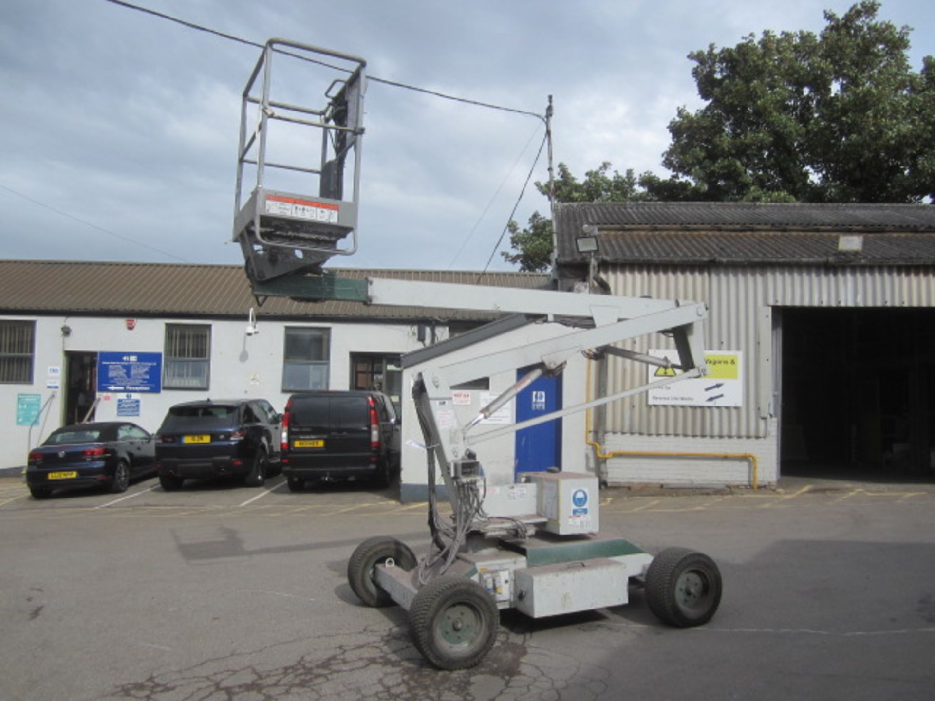 Nifty Lift HR12 battery powered cherry picker, serial no. 122121 (1992), rated load 2 person/ - Image 3 of 8