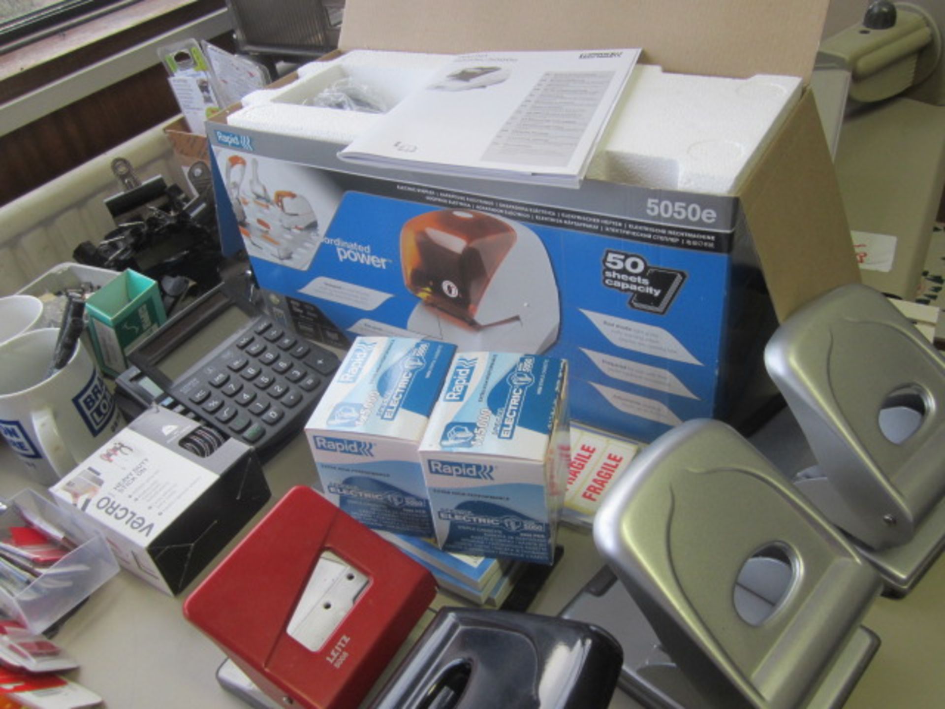 Quantity of assorted office sundries including rulers, electric stapler, calculators, hole - Image 4 of 10