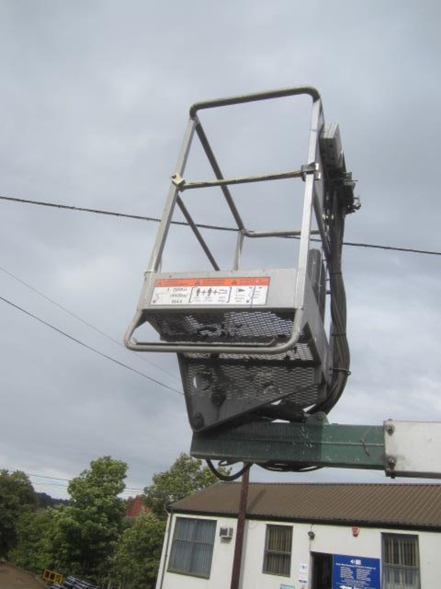 Nifty Lift HR12 battery powered cherry picker, serial no. 122121 (1992), rated load 2 person/ - Image 5 of 8