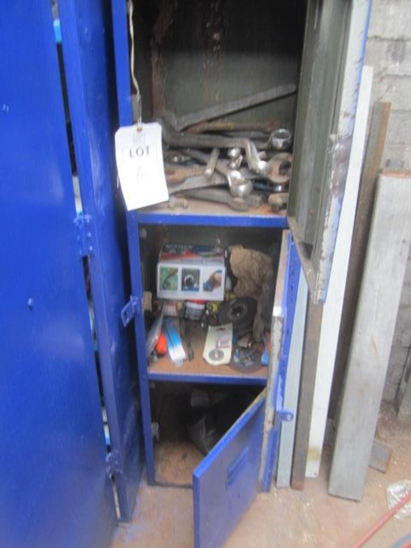 Twin door cabinet and multi door locker, contents to include wrenches, spanners, hand tools, nuts, - Image 8 of 10