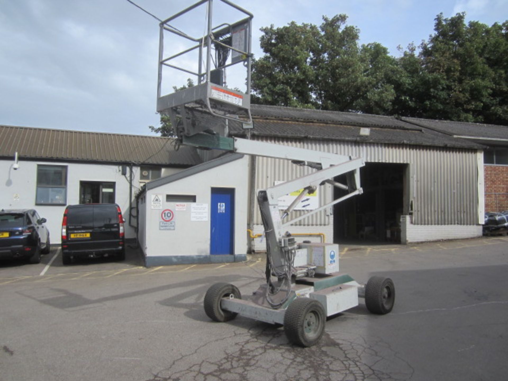 Nifty Lift HR12 battery powered cherry picker, serial no. 122121 (1992), rated load 2 person/ - Image 2 of 8